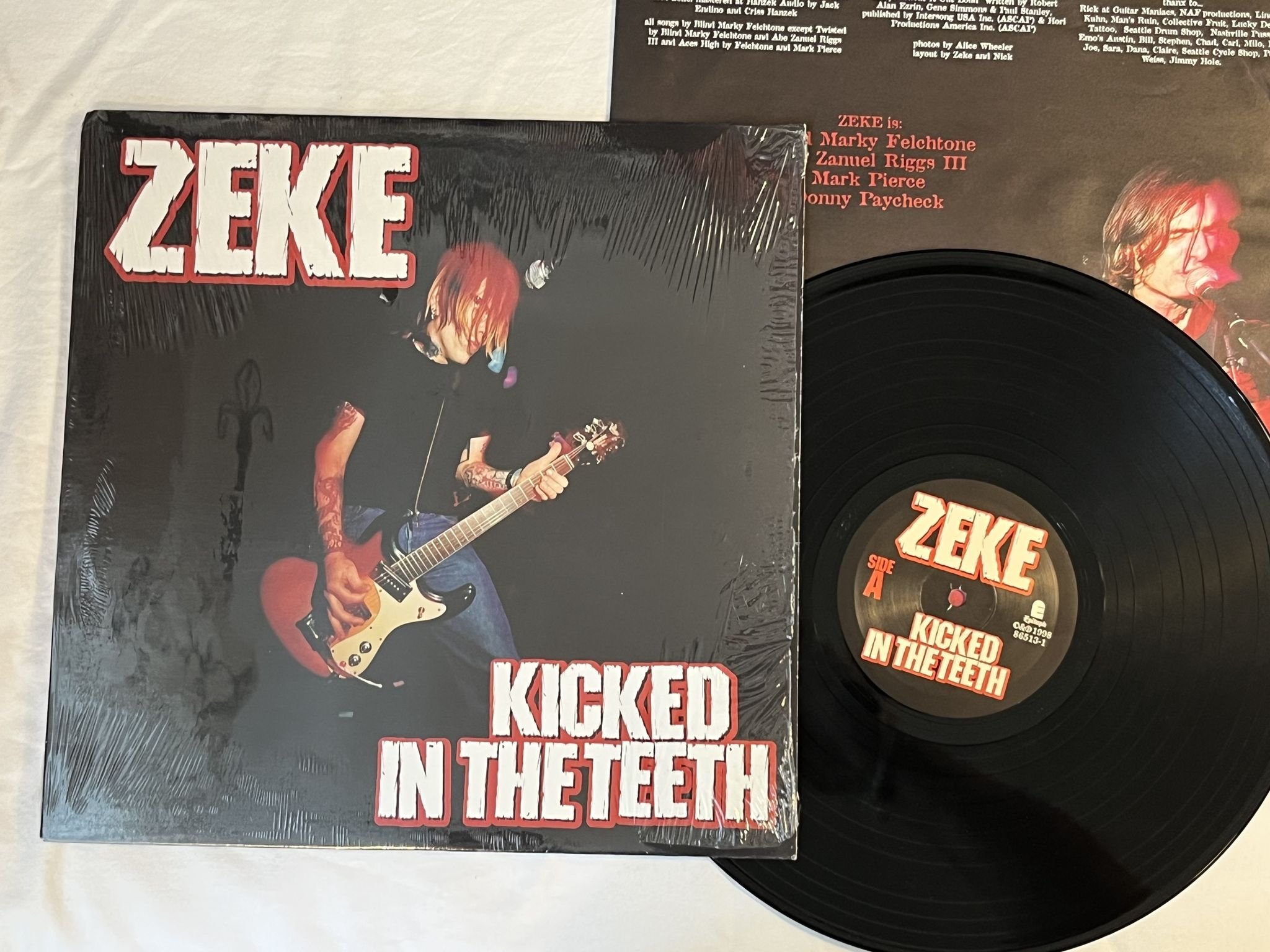 Omslagsbild för skivan ZEKE Kicked In The Teeth LP -98 US EPITAPH 86513-1