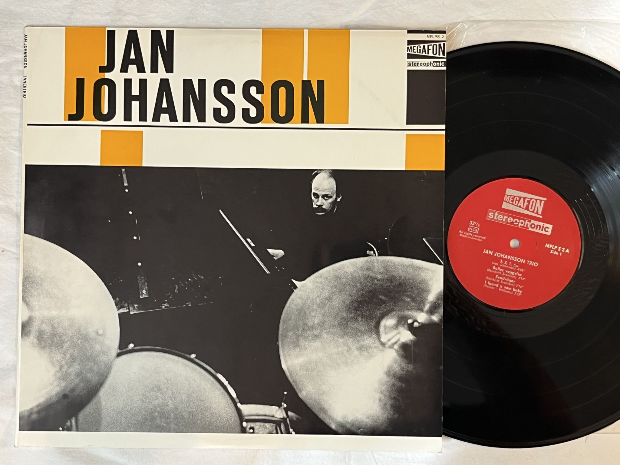 Omslagsbild för skivan JAN JOHANSSON TRIO innertrio LP -62 MEGAFON MFLPS 2