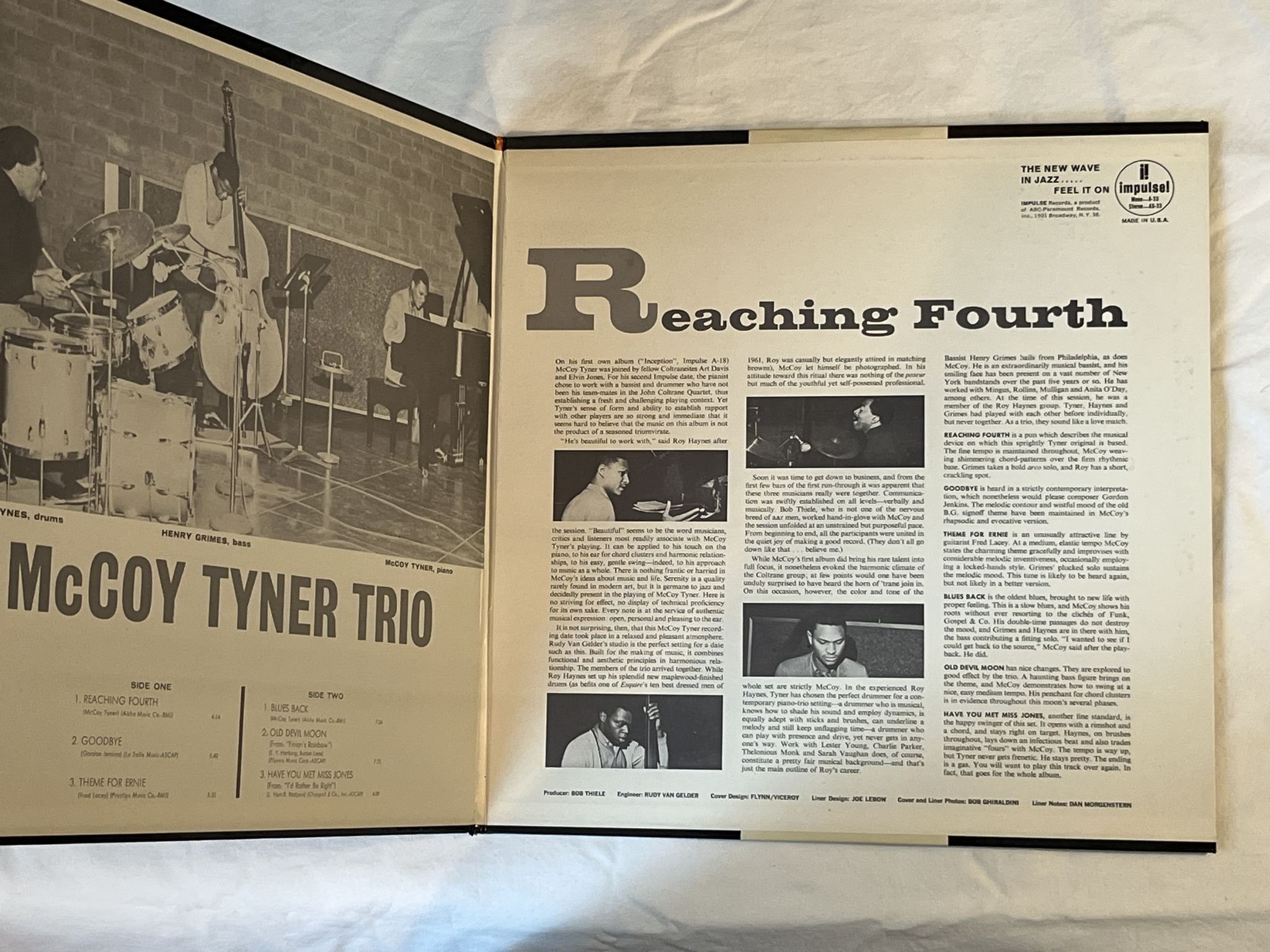 Omslagsbild för skivan McCOY TYNER TRIO reaching fourth LP -63 US IMPULSE AS-33