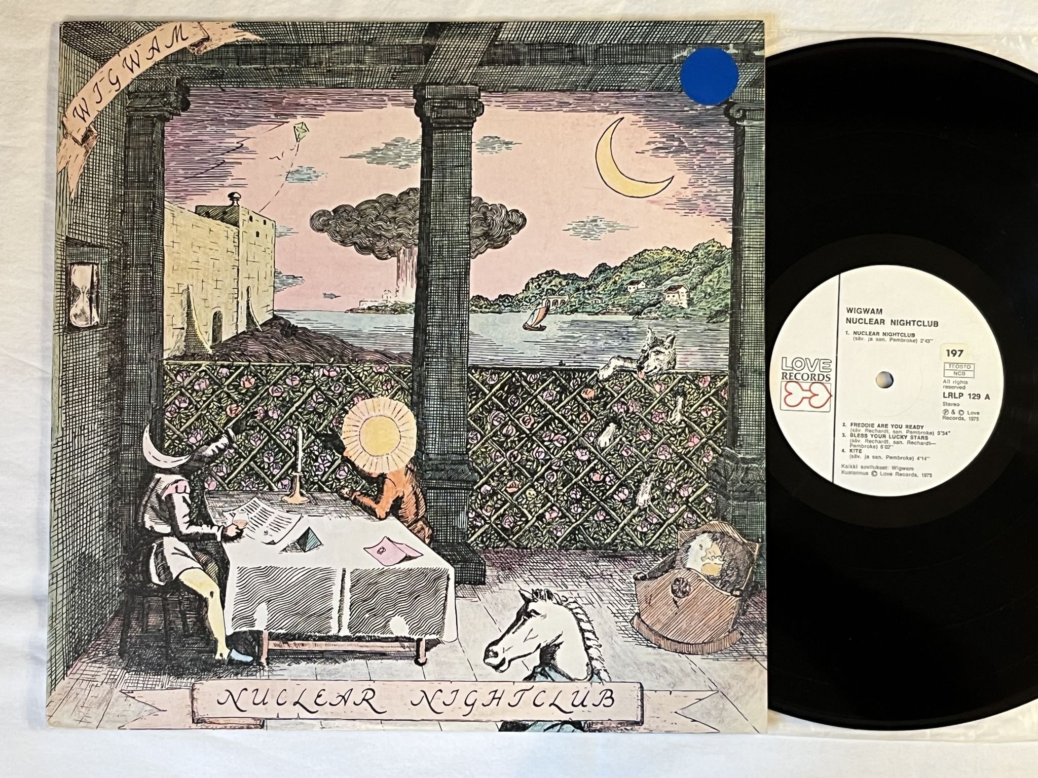 Omslagsbild för skivan WIGWAM nuclear nightclub LP -75 Fin LOVE RECORDS LRLP 129