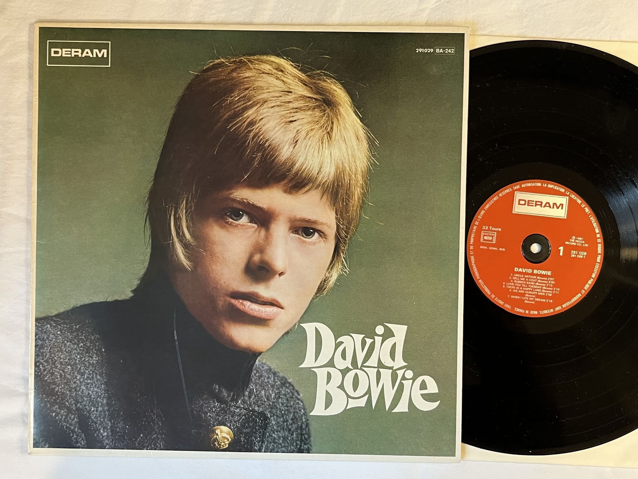Omslagsbild för skivan DAVID BOWIE s/t LP re -81 Fra DERAM 291029
