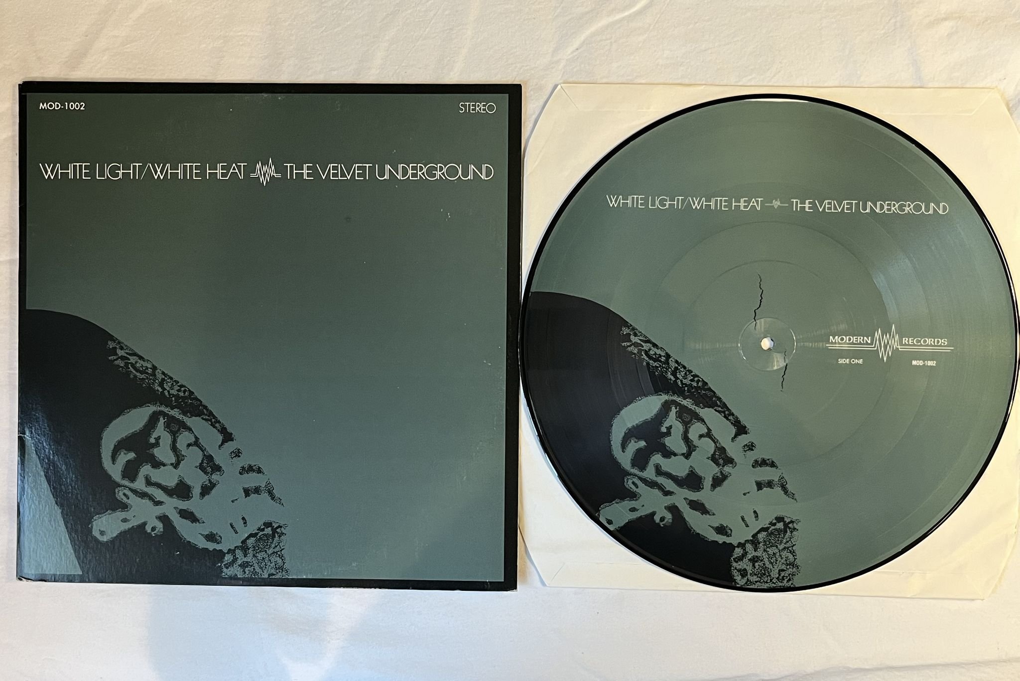 Omslagsbild för skivan THE VELVET UNDERGROUND white light / white heat LP -91 PICTURE DISC MOD-1002