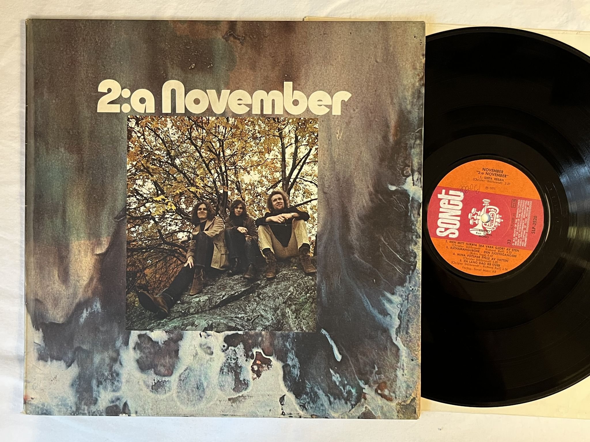 Omslagsbild för skivan NOVEMBER 2:a november LP -71 Swe SONET SLP 2520