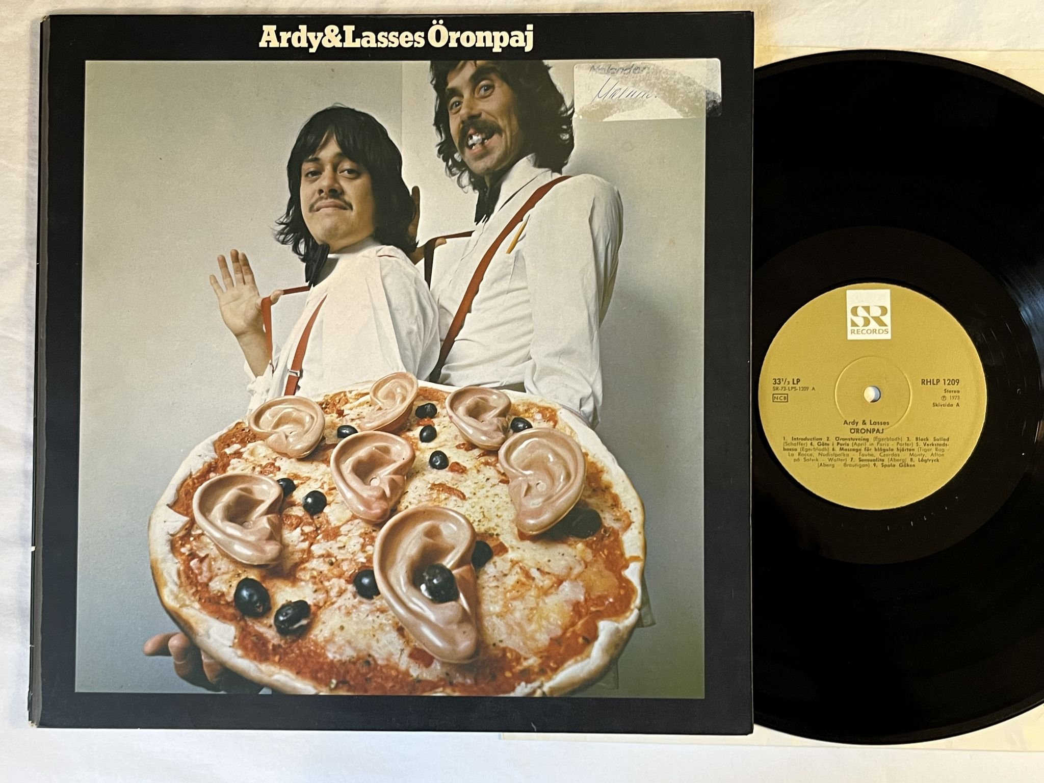 Omslagsbild för skivan ARDY & LASSES öronpaj LP -73 SR RECORDS RHLP 1209 ** JAZZ-ROCK **