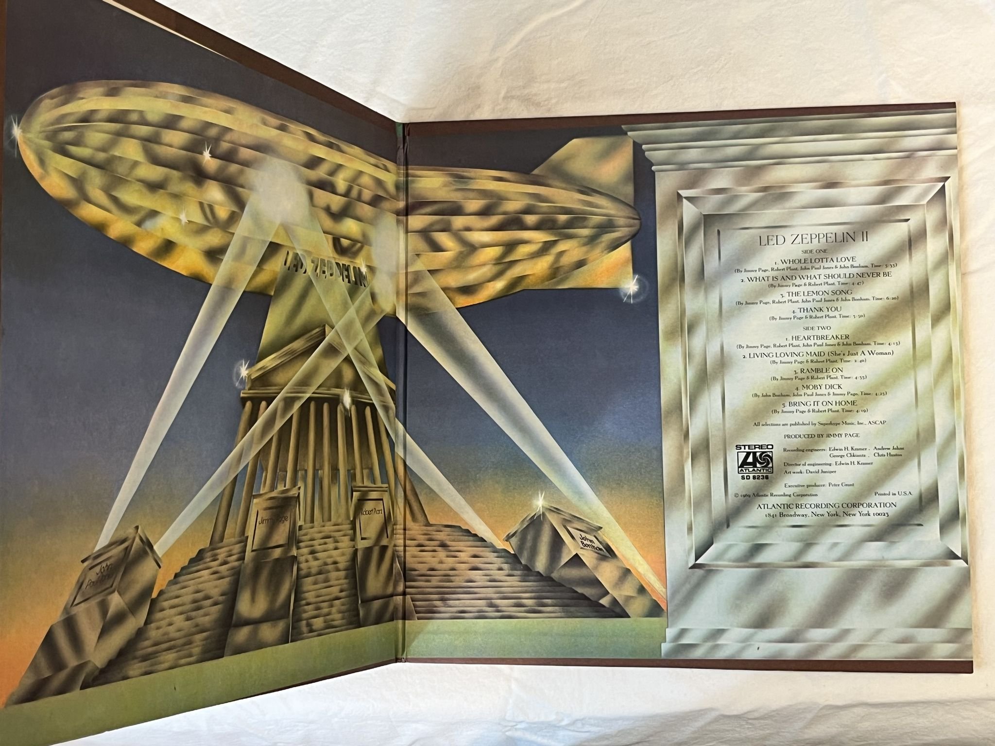 Omslagsbild för skivan LED ZEPPELIN II LP -69 US ATLANTIC SD 8236 *** RARE Robert Ludwig CUT ***