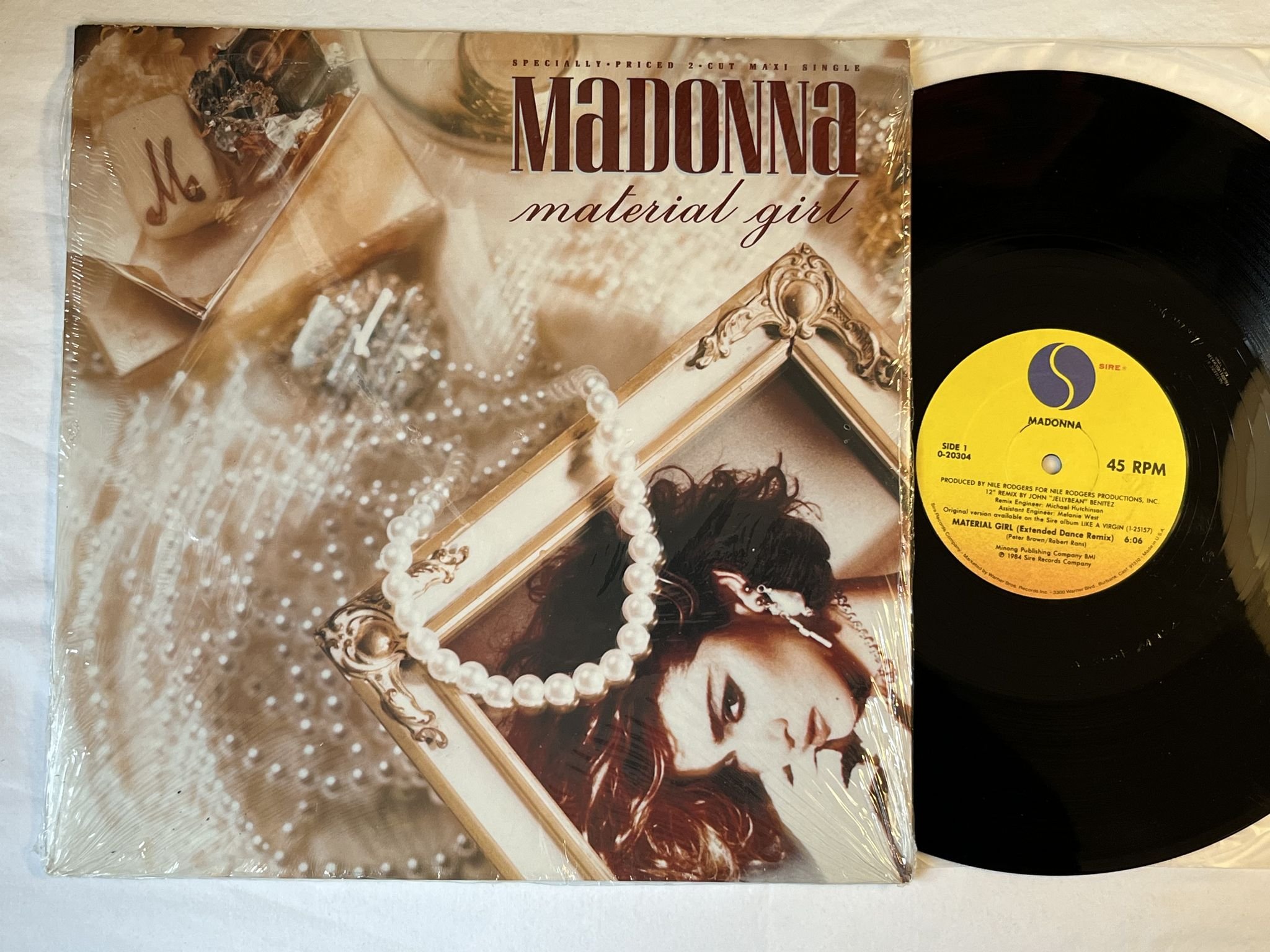 Omslagsbild för skivan MADONNA material girl 12" -84 US SIRE 0-20304