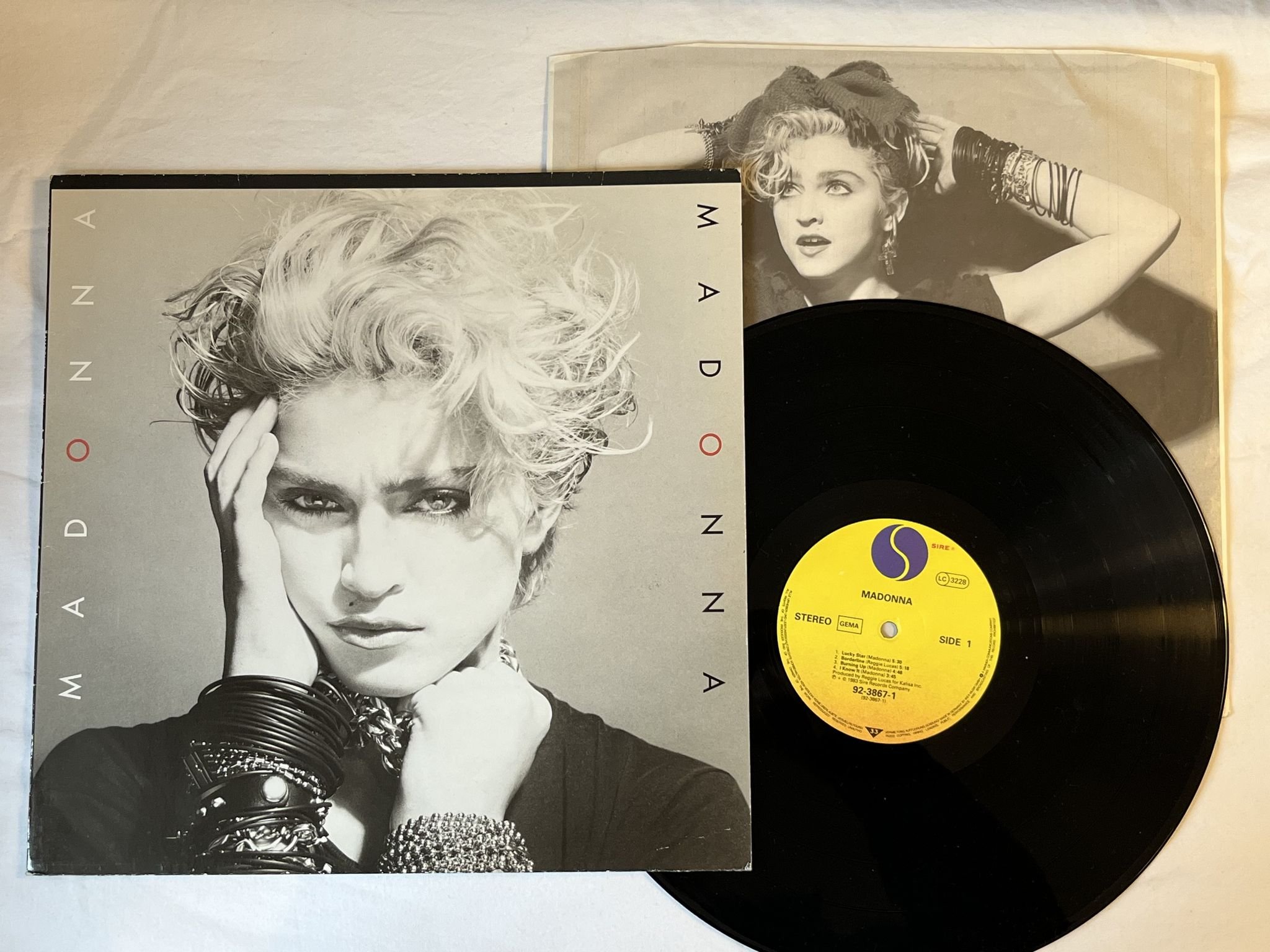 Omslagsbild för skivan MADONNA s/t LP -83 Ger SIRE 92-3867-1 *** DEBUT ALBUM ***