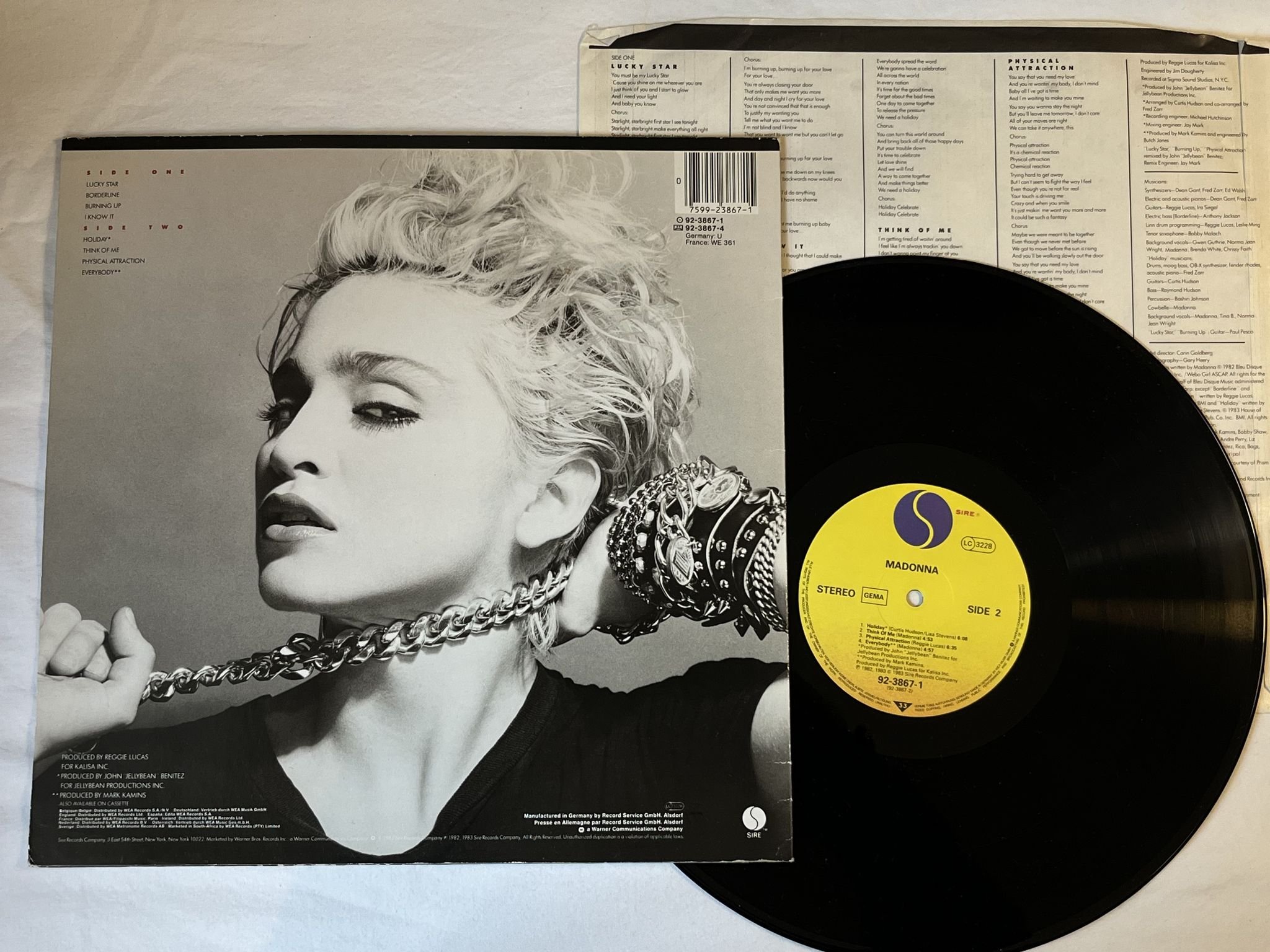 Omslagsbild för skivan MADONNA s/t LP -83 Ger SIRE 92-3867-1 *** DEBUT ALBUM ***