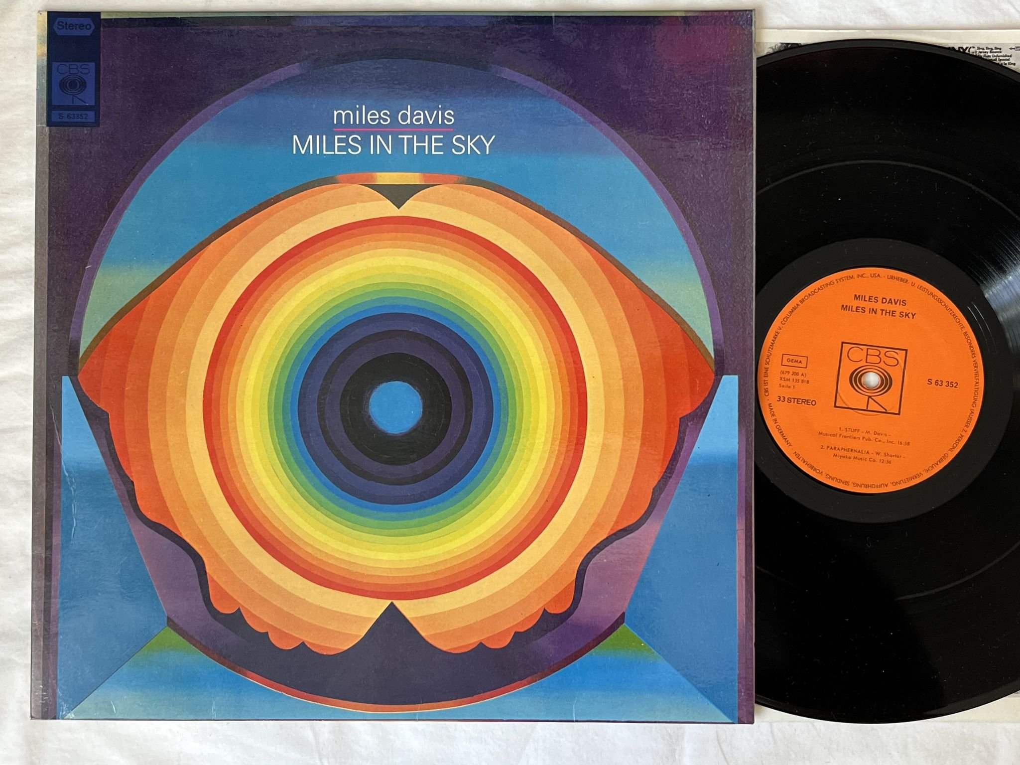 Omslagsbild för skivan MILES DAVIS miles in the sky LP Hol CBS S 63352