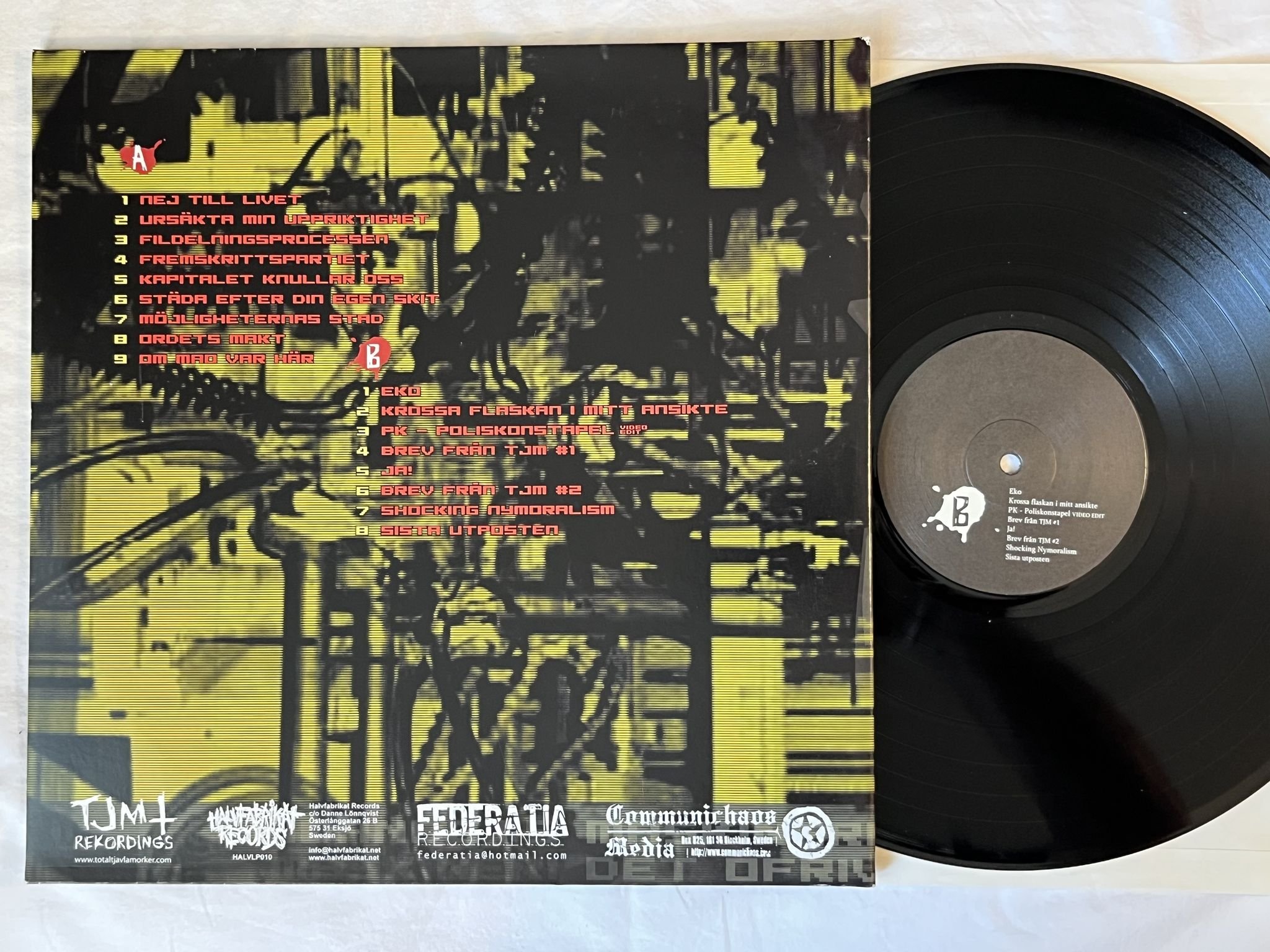 Omslagsbild för skivan TOTALT JÄVLA MÖRKER Det Ofrivilliga Lidandets Maskineri LP 2003 ** Hardcore **