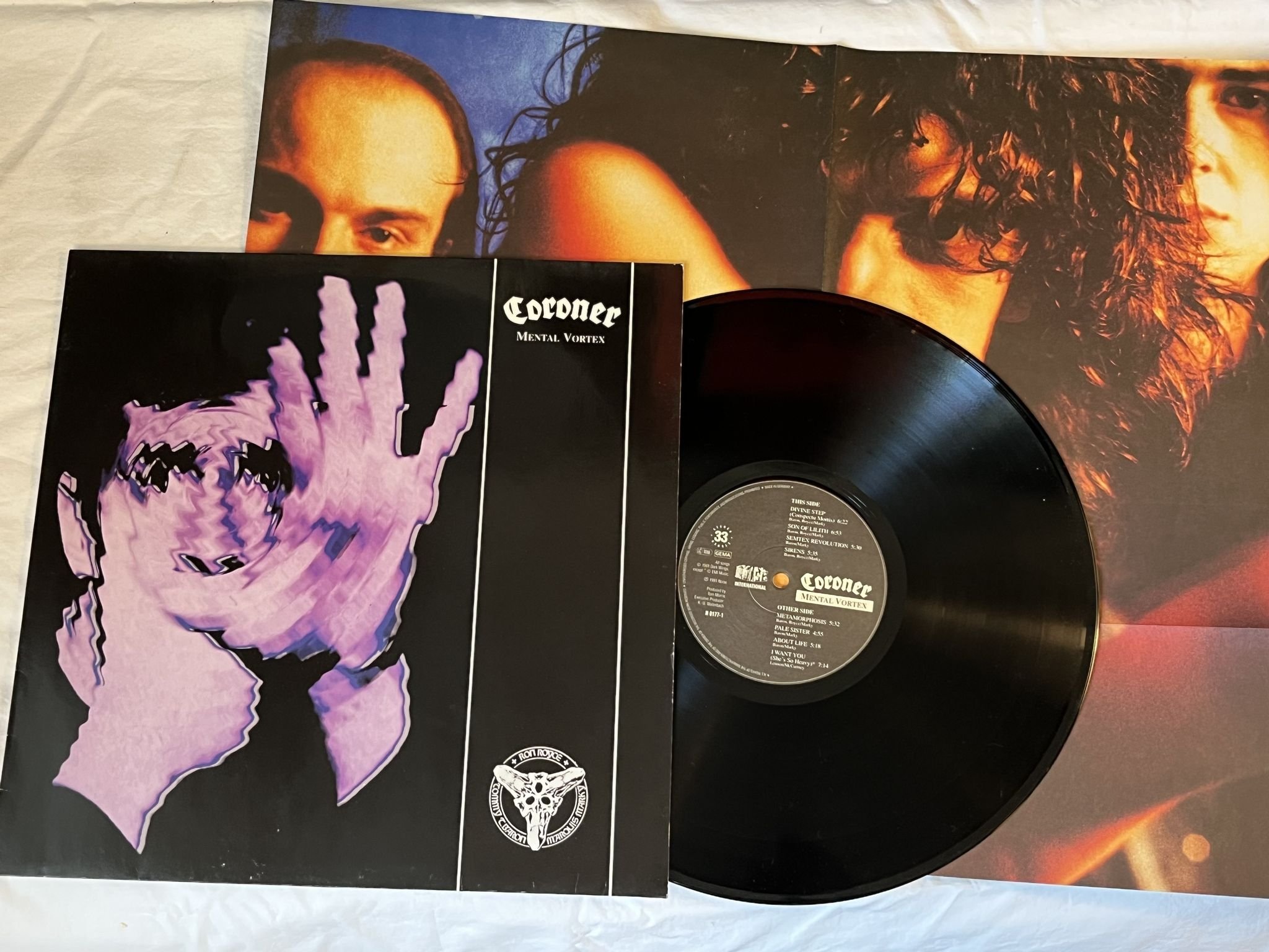 Omslagsbild för skivan CORONER Mental Vortex LP -91 Ger NOISE INTERNATIONAL N 0177-1 *** TRASH ***