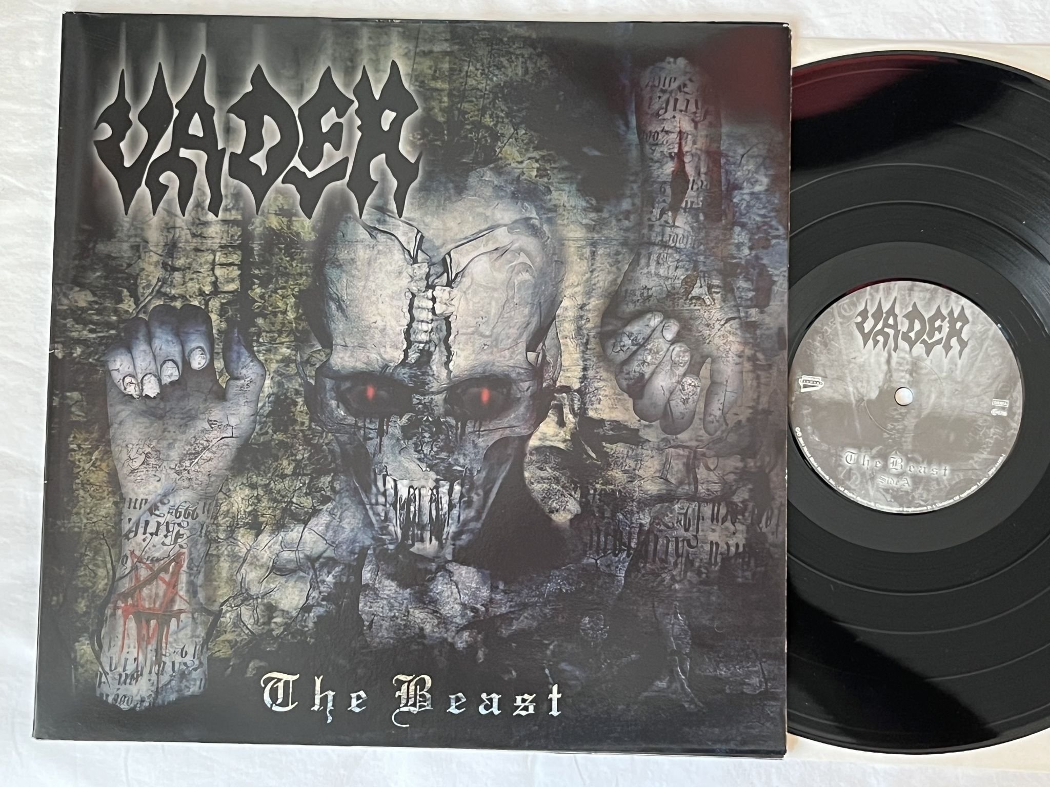 Omslagsbild för skivan VADER The Beast LP 2004 Ger METAL BLADE 3984-14485-1 ** Death Metal **