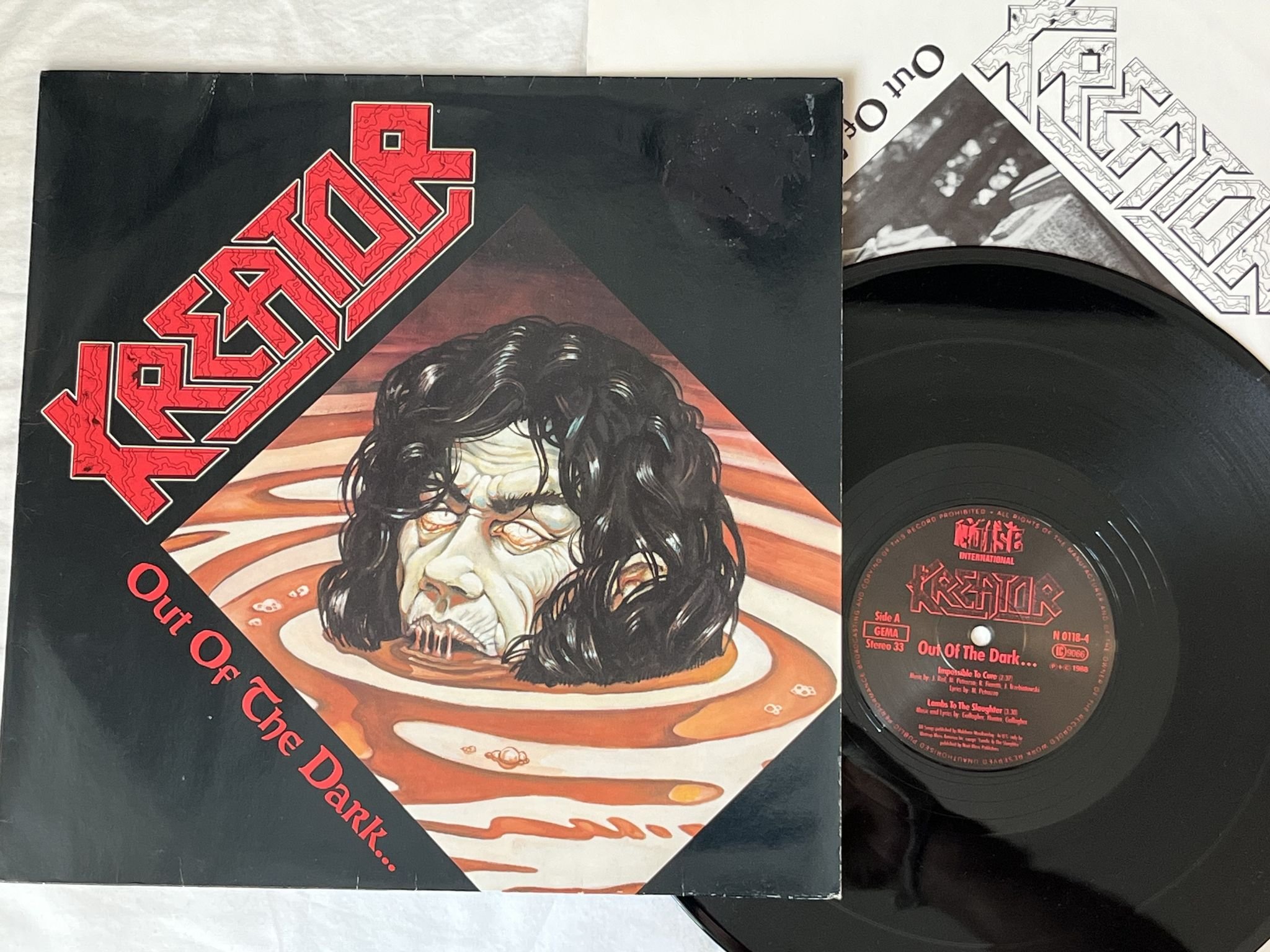 Omslagsbild för skivan KREATOR Out Of The Dark ... Into The Light 12"EP -88 Ger NOISE INT N 0118-4