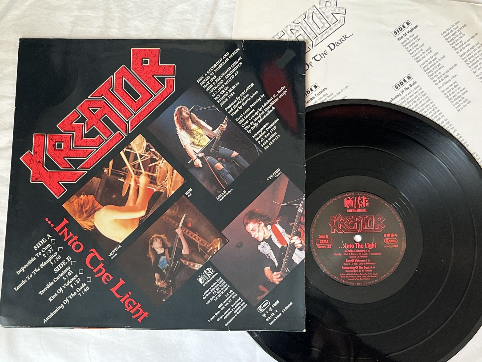 Omslagsbild för skivan KREATOR Out Of The Dark ... Into The Light 12"EP -88 Ger NOISE INT N 0118-4