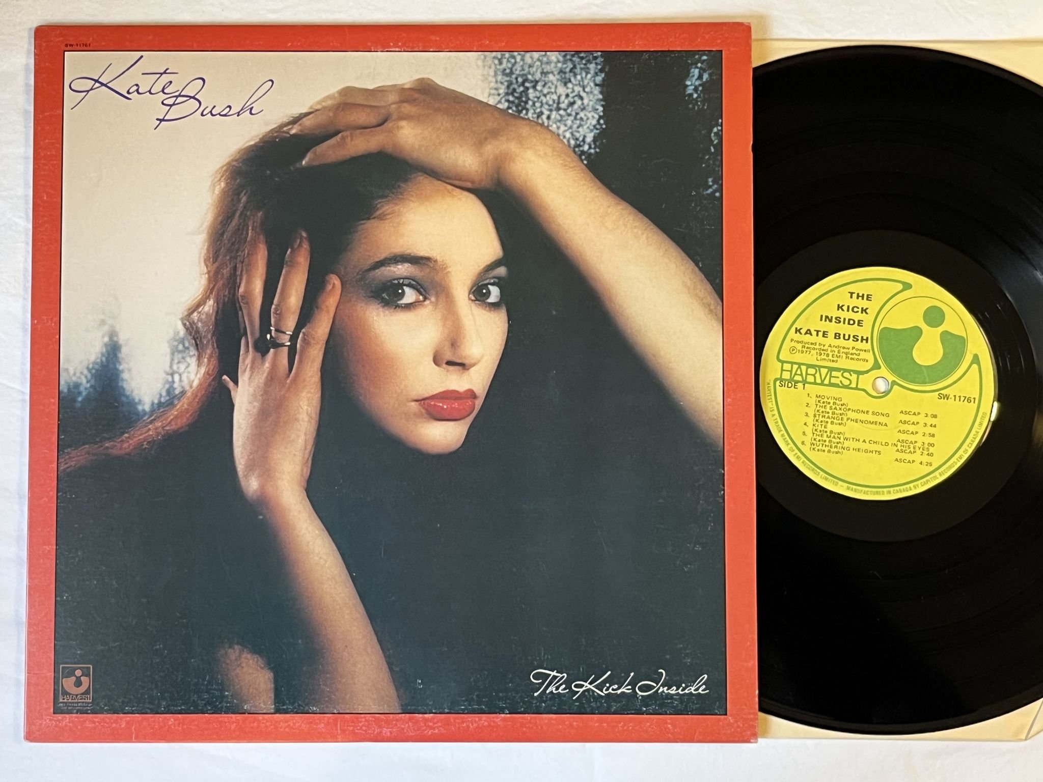 Omslagsbild för skivan KATE BUSH the kick inside LP -78 Can HARVEST SW-11761 *** Wuthering heights **