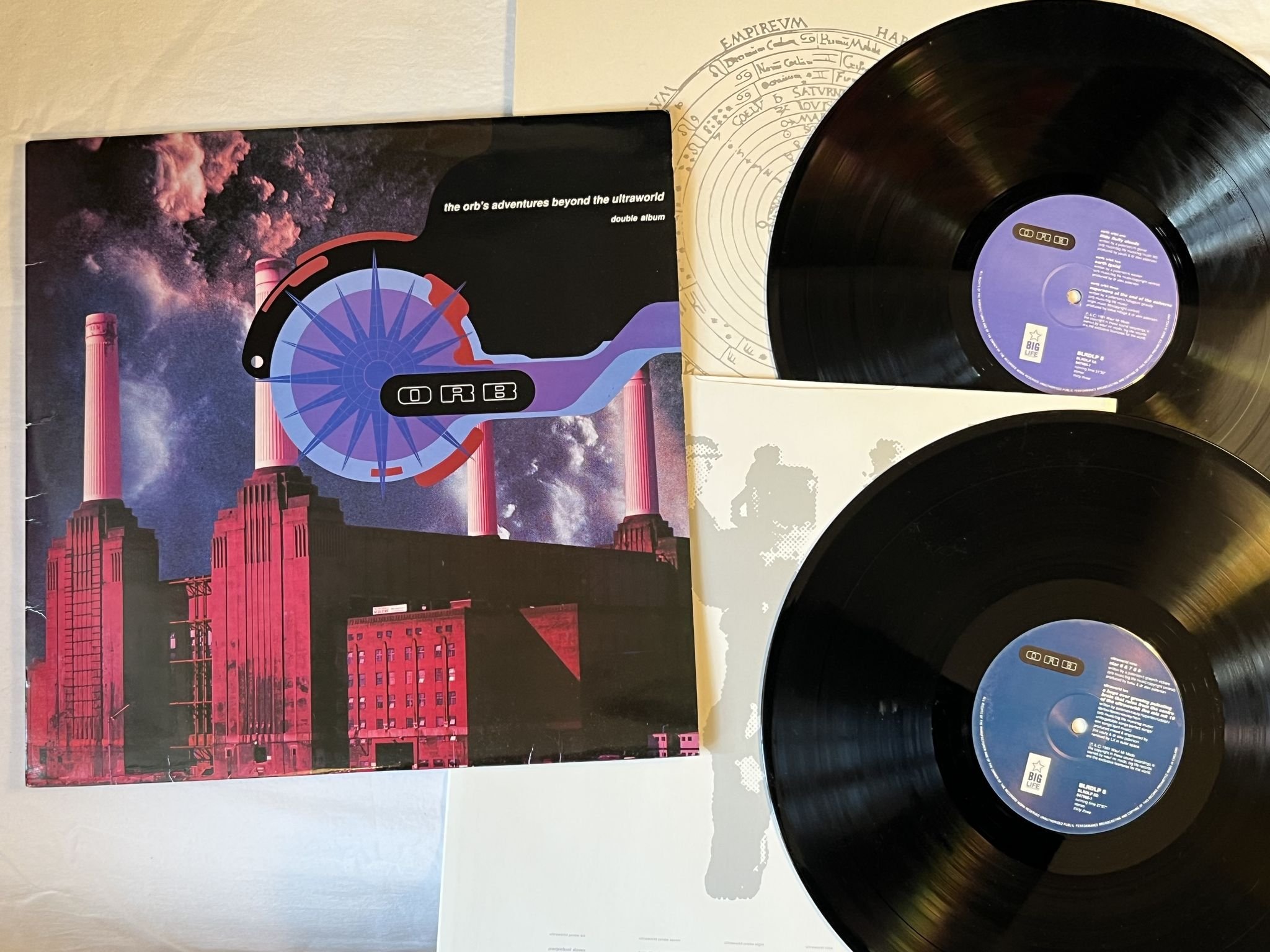 Omslagsbild för skivan THE ORB 's Adventures Beyond The Ultraworld 2xLP -91 BIG LIFE ** House **
