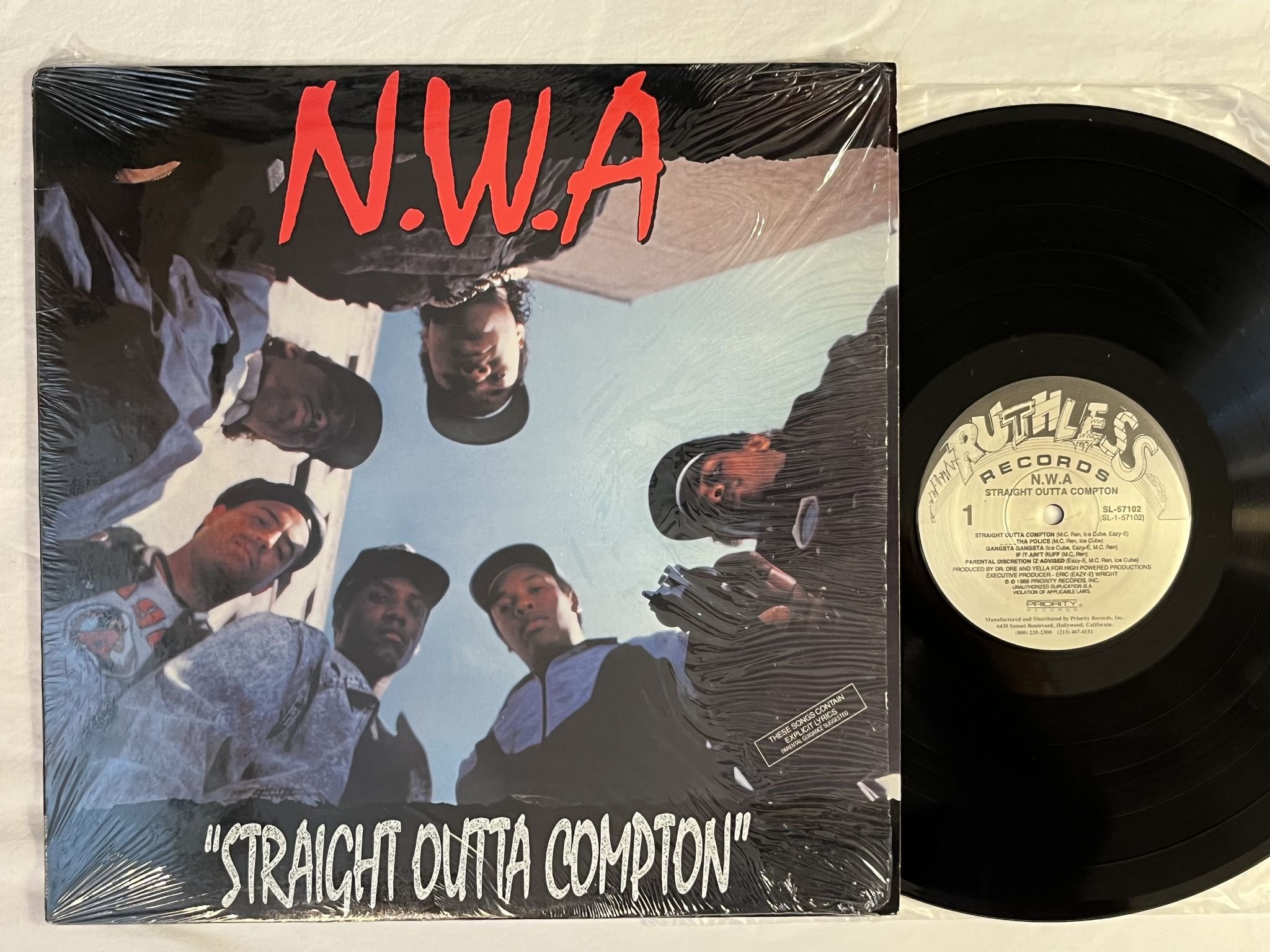 Omslagsbild för skivan NWA straight out of Compton LP -88 US PRIORITY SL-57102 *** CLASSIC ***