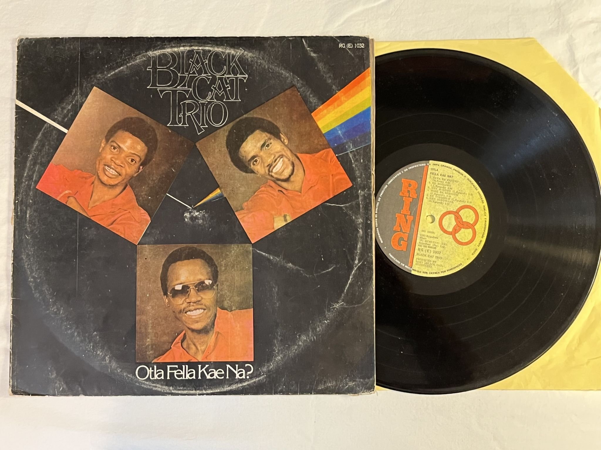 Omslagsbild för skivan BLACK CAT TRIO Otla Fella Kae Na? LP -80 MOZAMBIQUE RING RG (E) 1032 ** RARE **