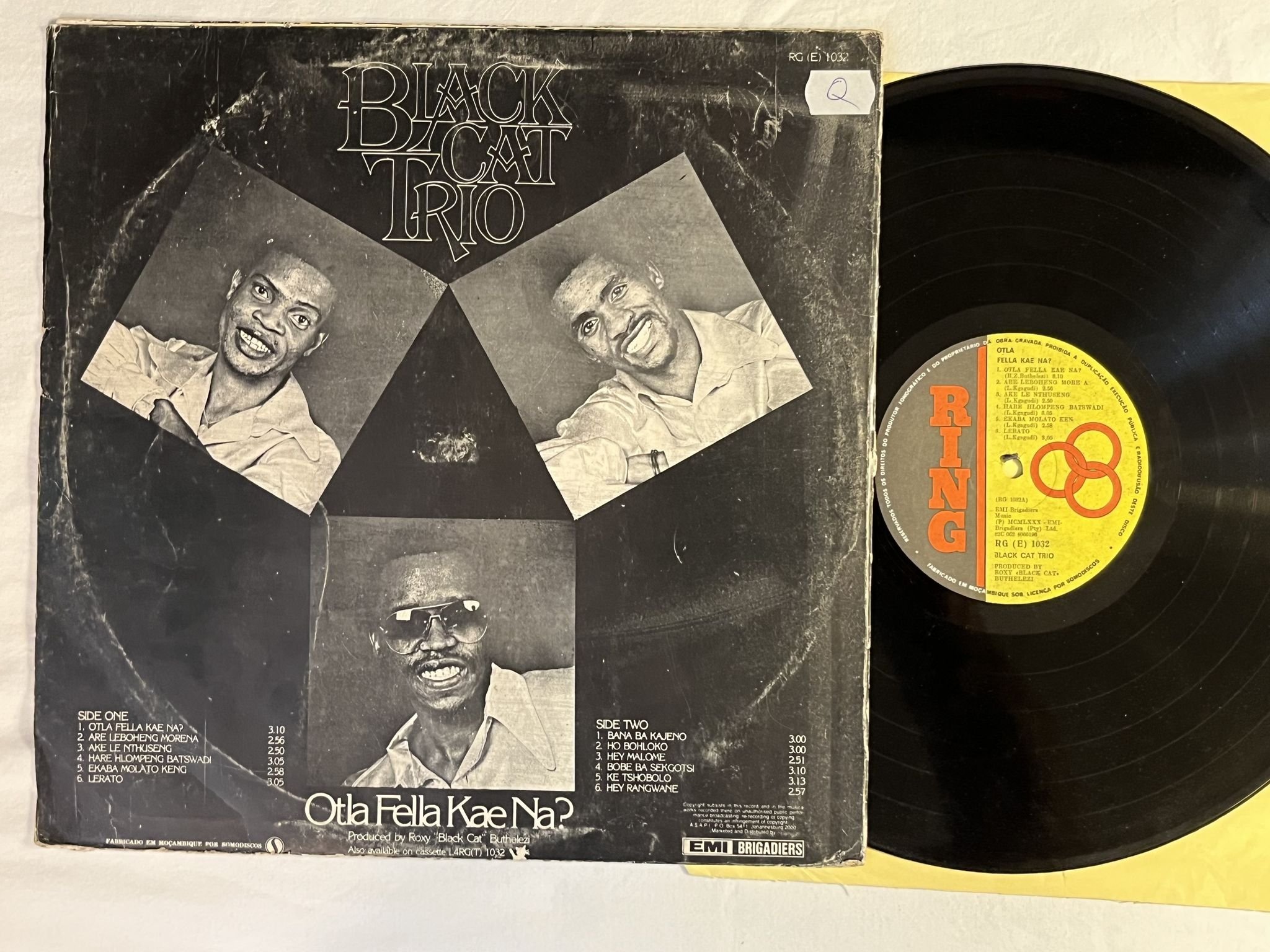 Omslagsbild för skivan BLACK CAT TRIO Otla Fella Kae Na? LP -80 MOZAMBIQUE RING RG (E) 1032 ** RARE **