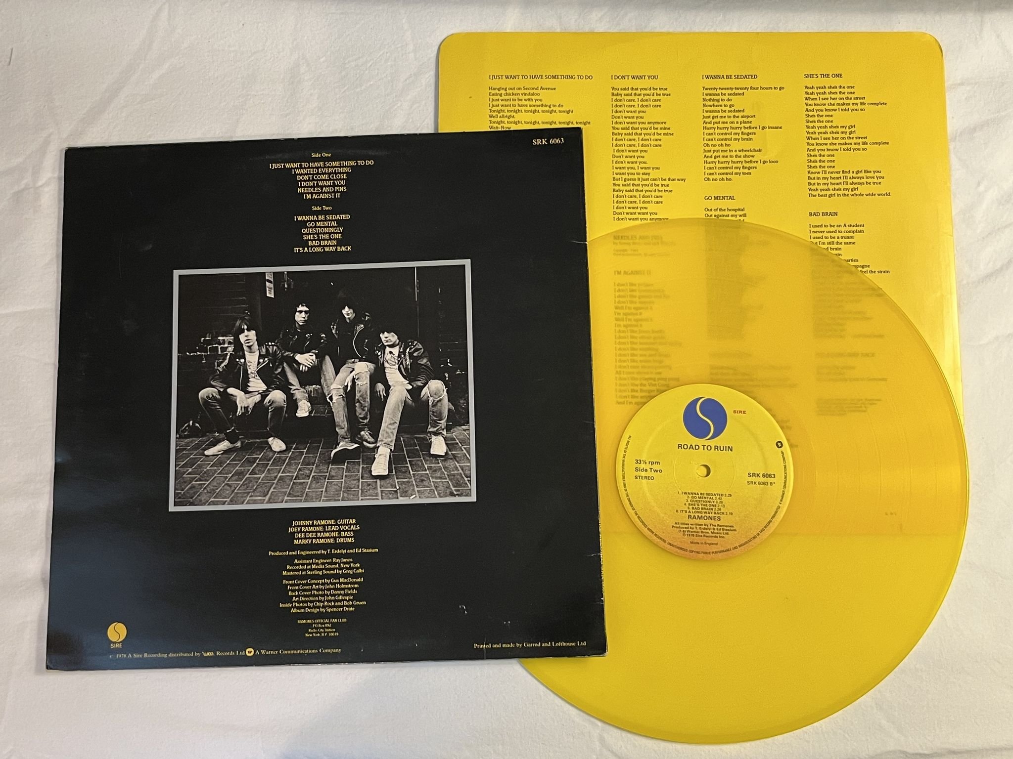 Omslagsbild för skivan RAMONES road to ruin LP -78 UK SIRE SRK 6063 *** YELLOW VINYL ***
