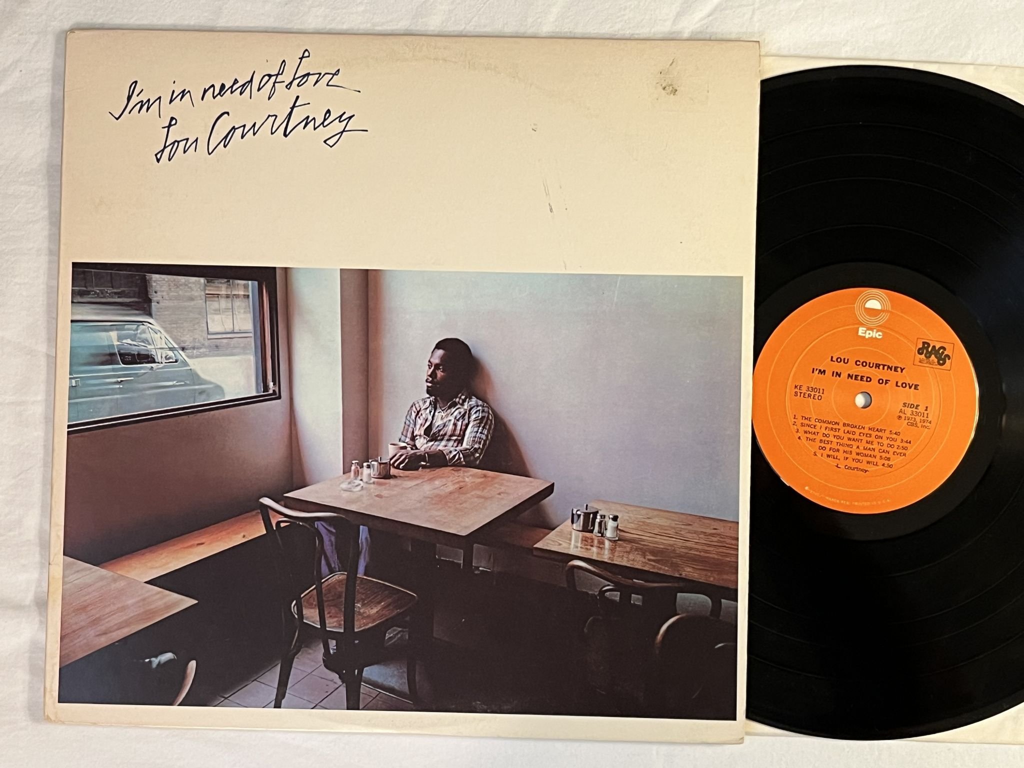 Omslagsbild för skivan LOU COURTNEY I'm in need of love LP -74 US EPIC KE 33011 *** GREAT SOUL ***