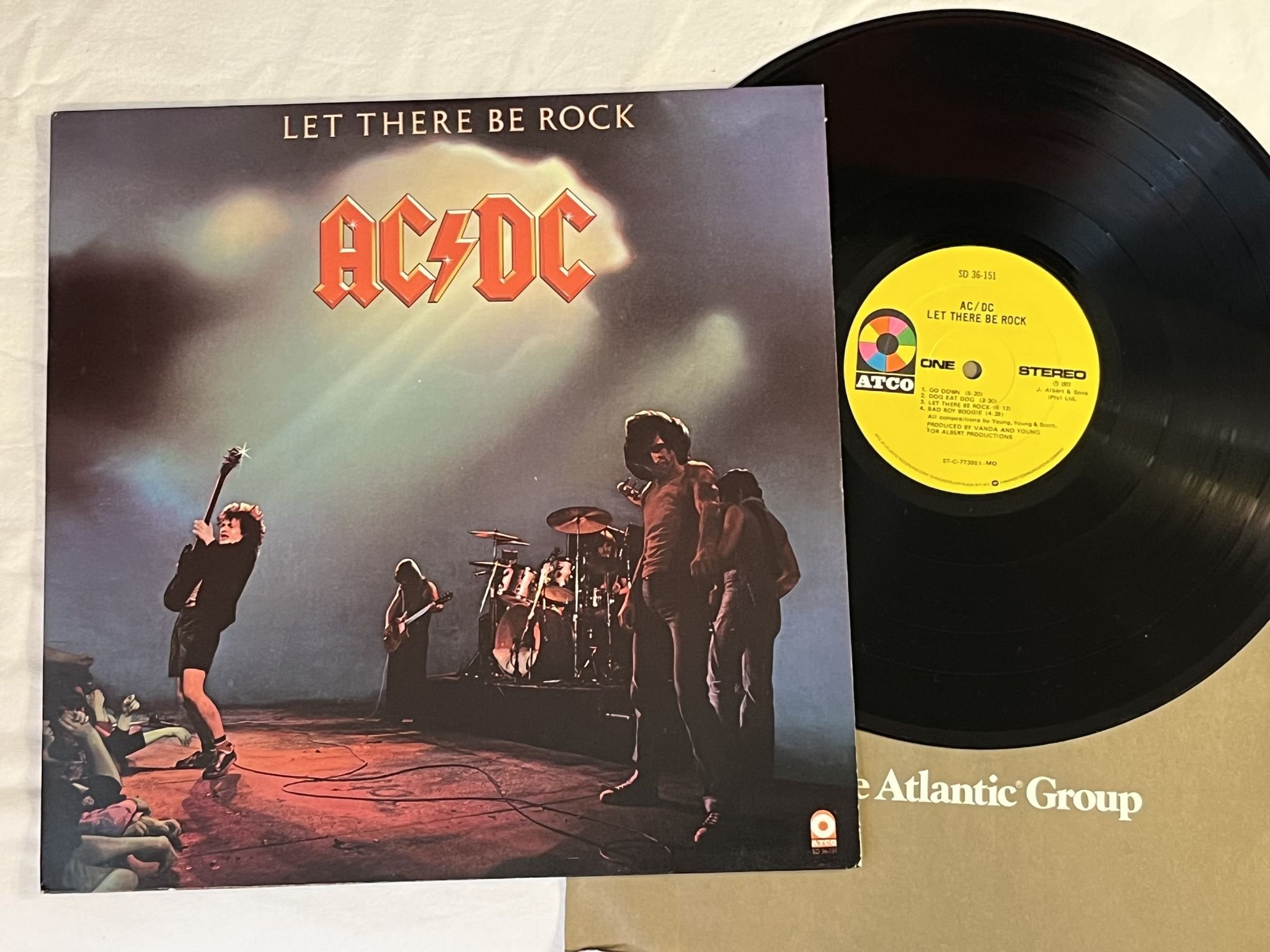 Omslagsbild för skivan AC/DC let there be rock LP -77 US ATCO SD 36-151 *** Monarch Pressing ***