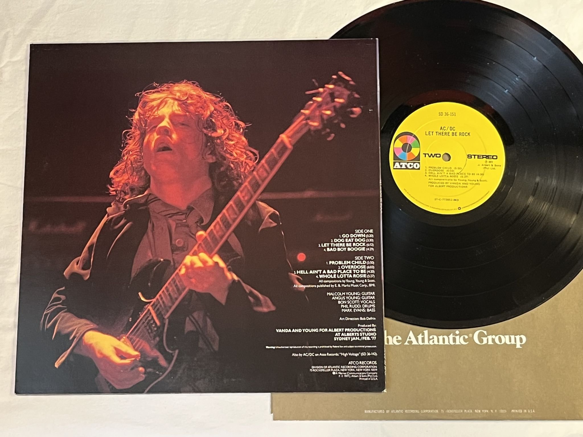 Omslagsbild för skivan AC/DC let there be rock LP -77 US ATCO SD 36-151 *** Monarch Pressing ***