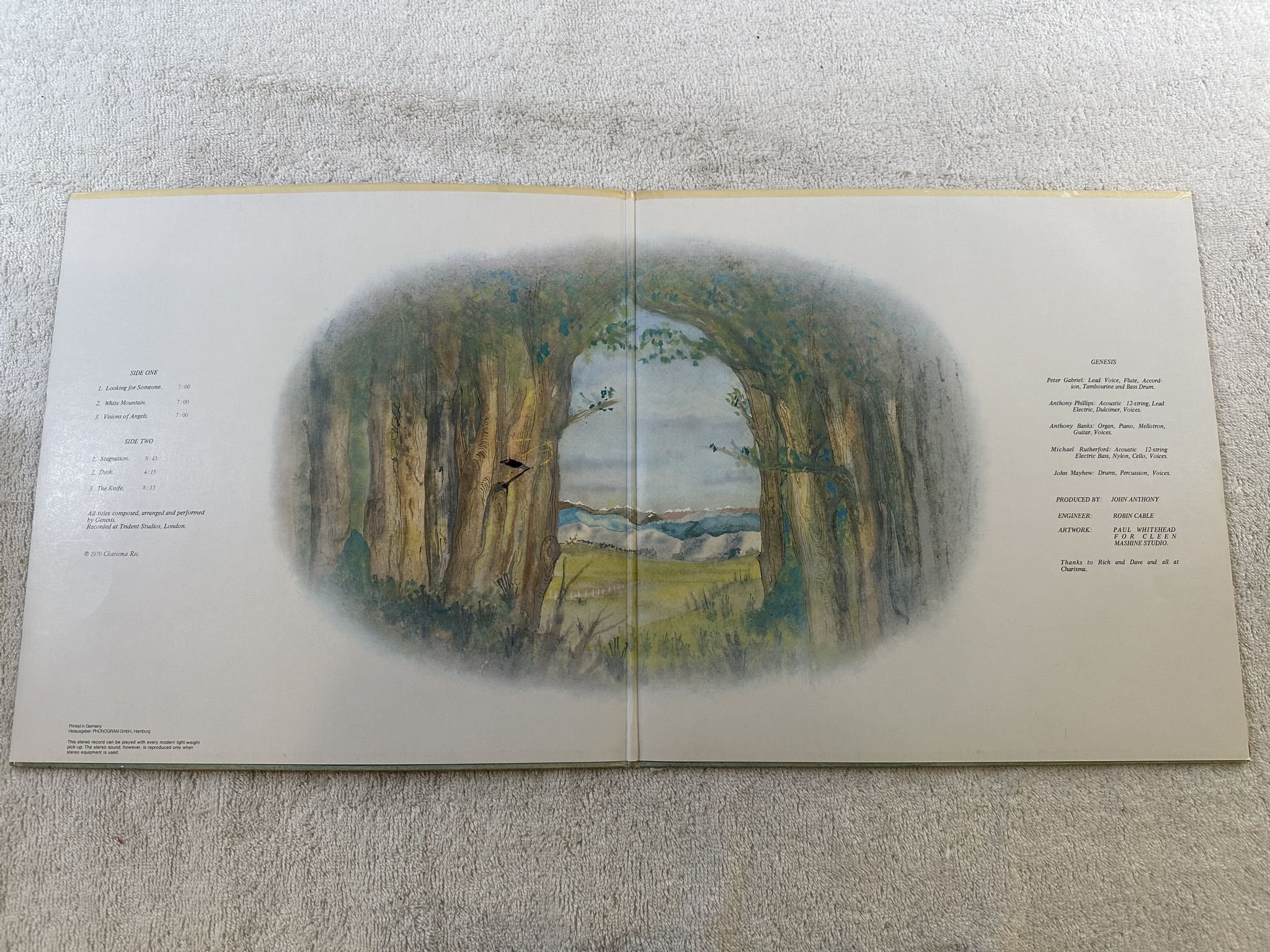 Omslagsbild för skivan GENESIS trespass LP Ger THE FAMOUS CHARISMA LABEL 6369905