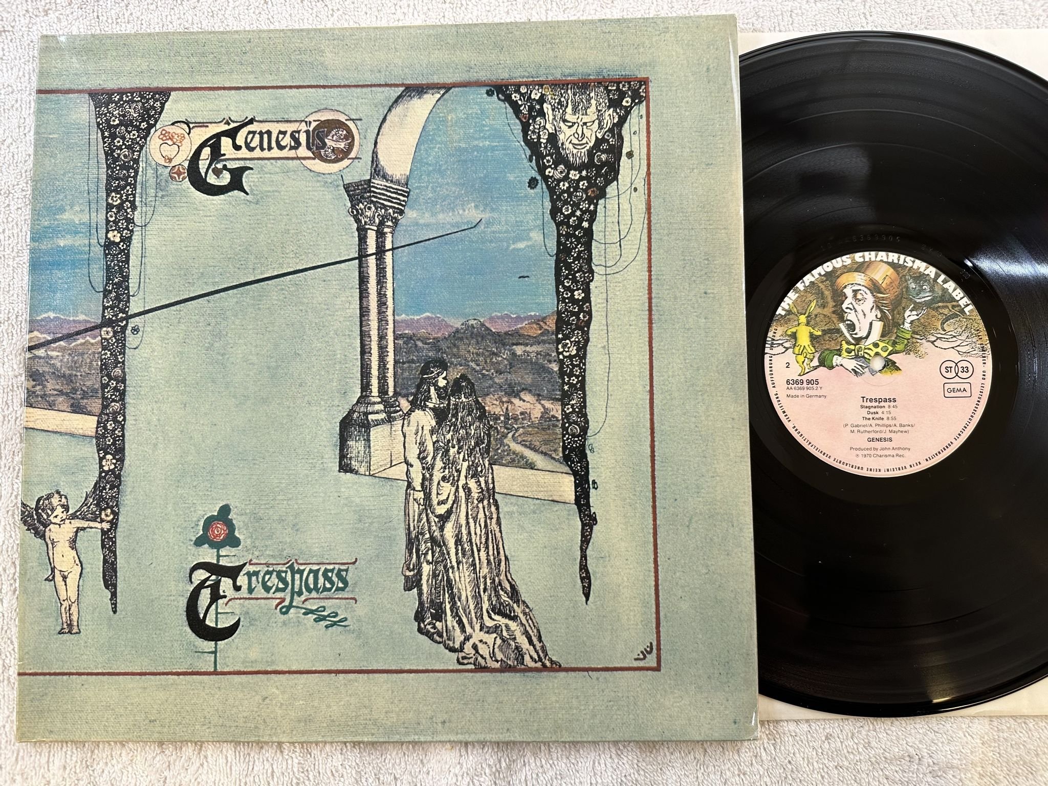Omslagsbild för skivan GENESIS trespass LP Ger THE FAMOUS CHARISMA LABEL 6369905