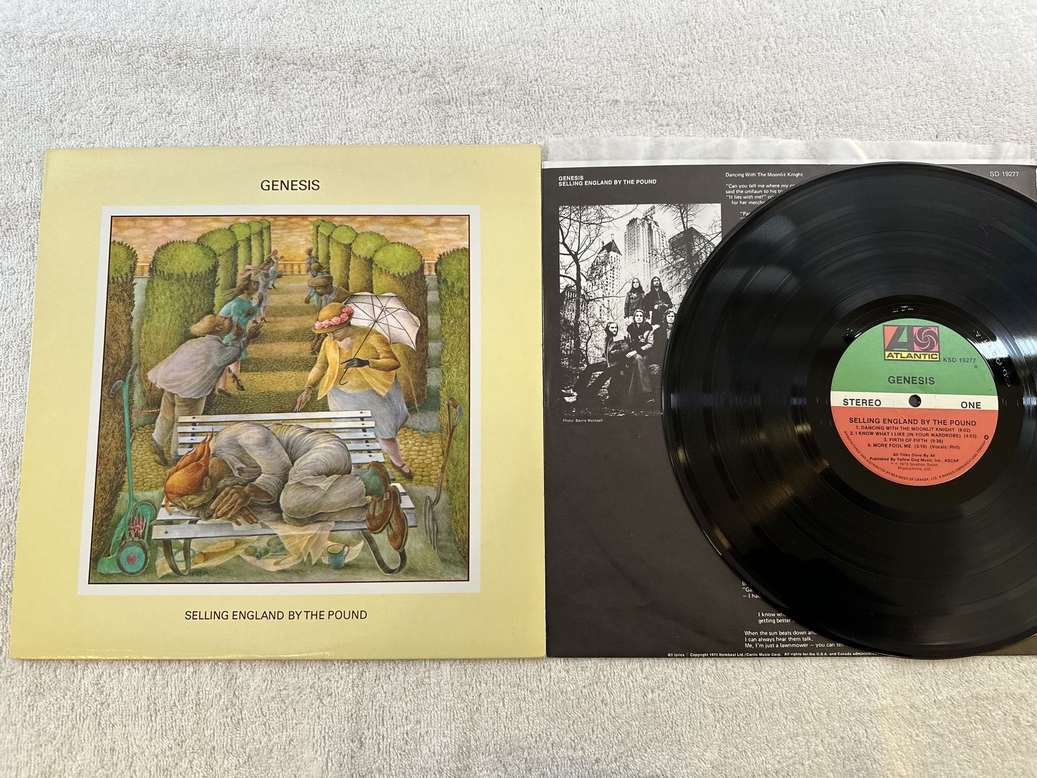 Omslagsbild för skivan GENESIS selling England by the pound LP Can ATLANTIC KSD 19277