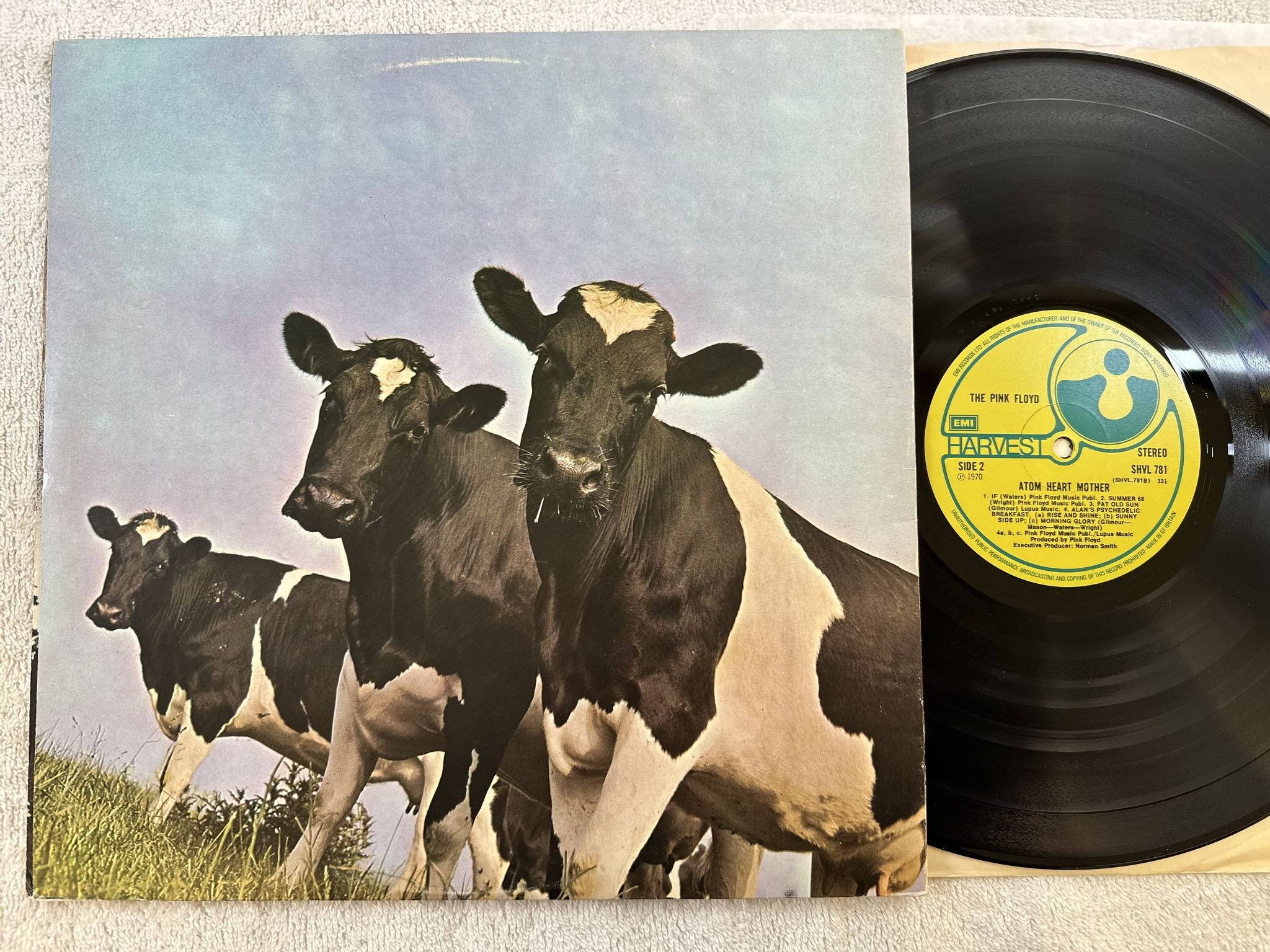 Omslagsbild för skivan THE PINK FLOYD atom heart mother LP -70 UK HARVEST SHVL 781