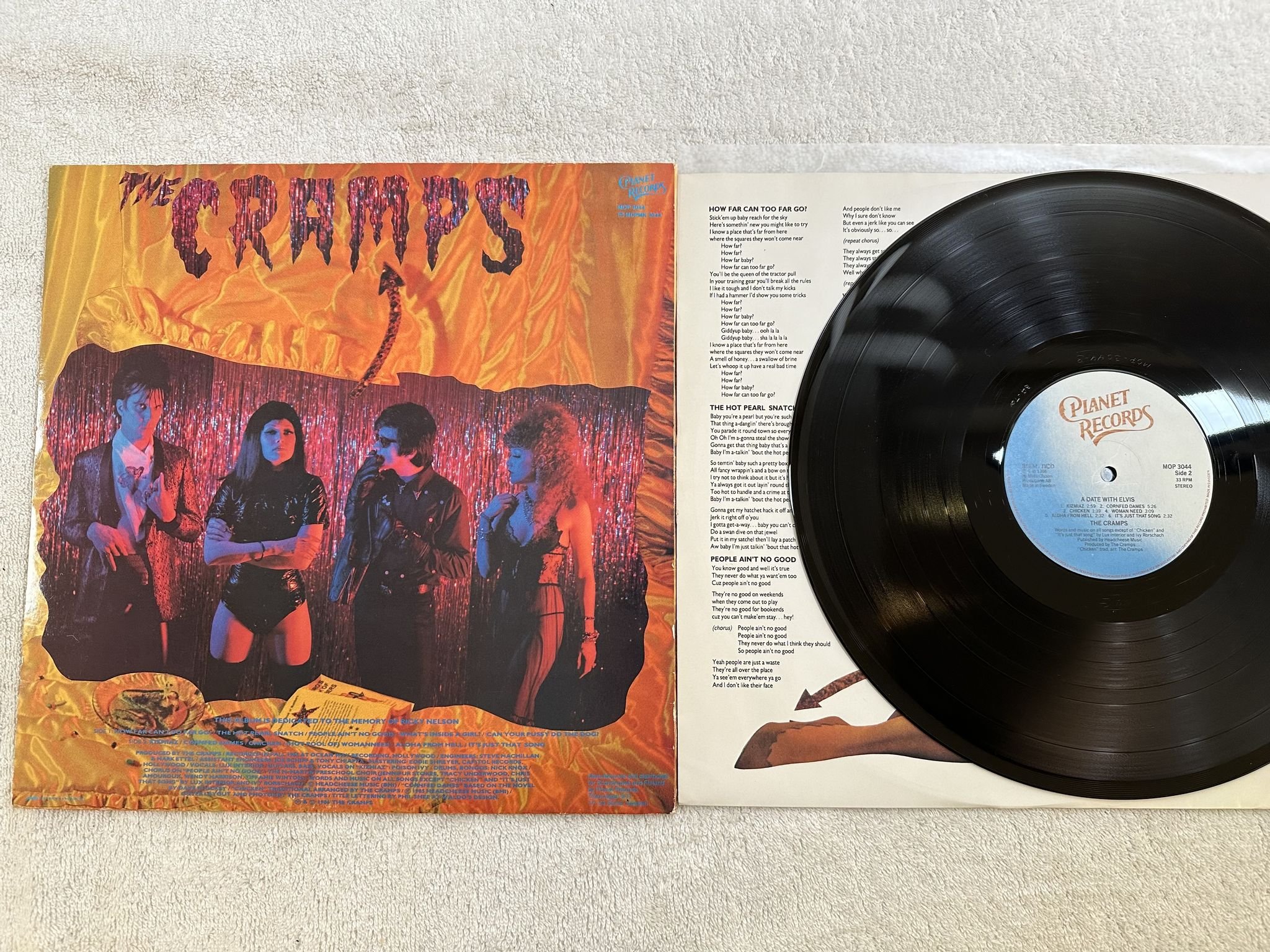 Omslagsbild för skivan THE CRAMPS a date with Elvis LP -86 Swe PLANET MOP 3044