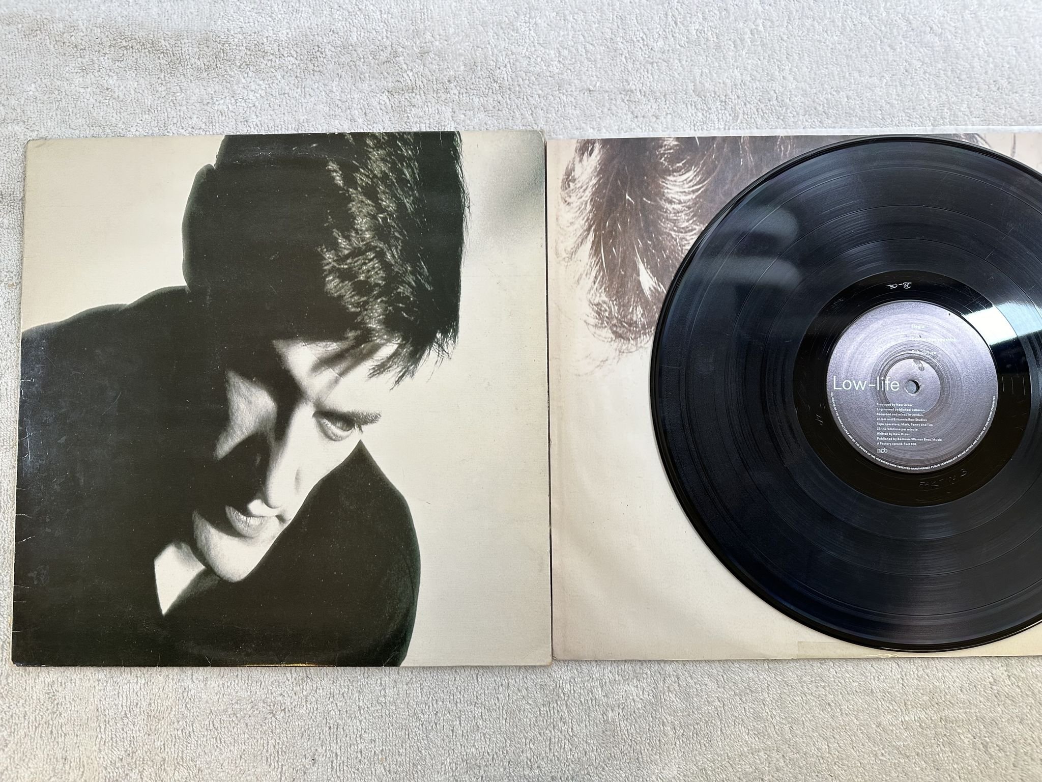 Omslagsbild för skivan NEW ORDER low-life LP -85 Swe FACTORY Fact 100