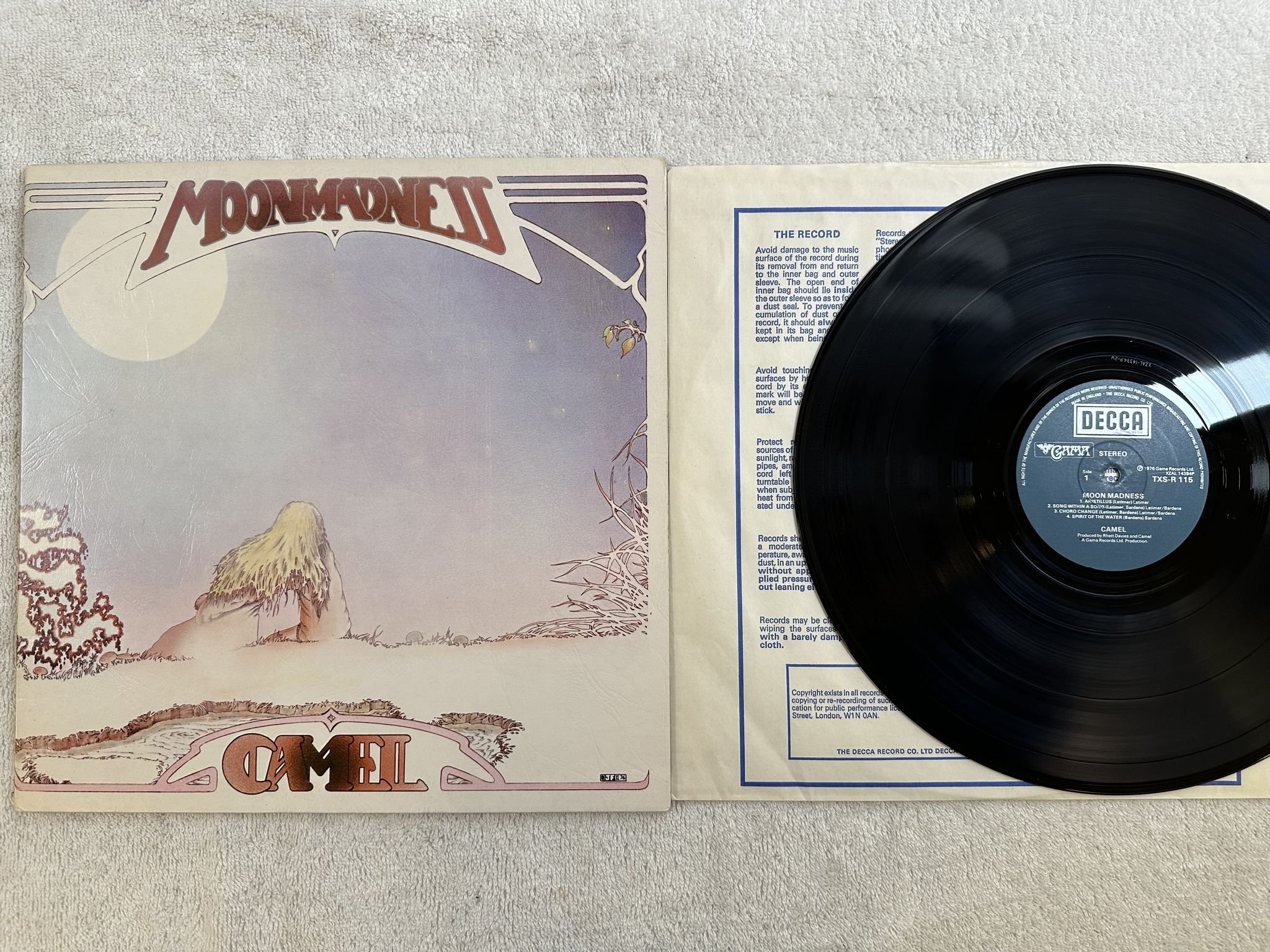 Omslagsbild för skivan CAMEL moon madness LP -76 UK DECCA TXS-R 115