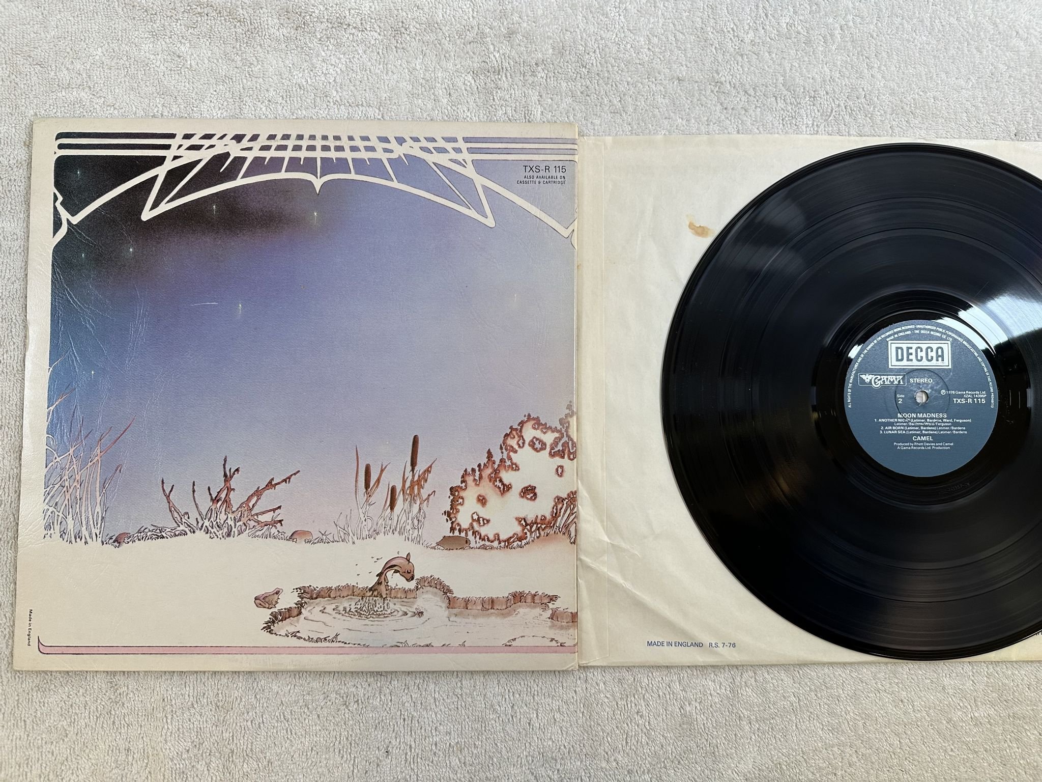 Omslagsbild för skivan CAMEL moon madness LP -76 UK DECCA TXS-R 115