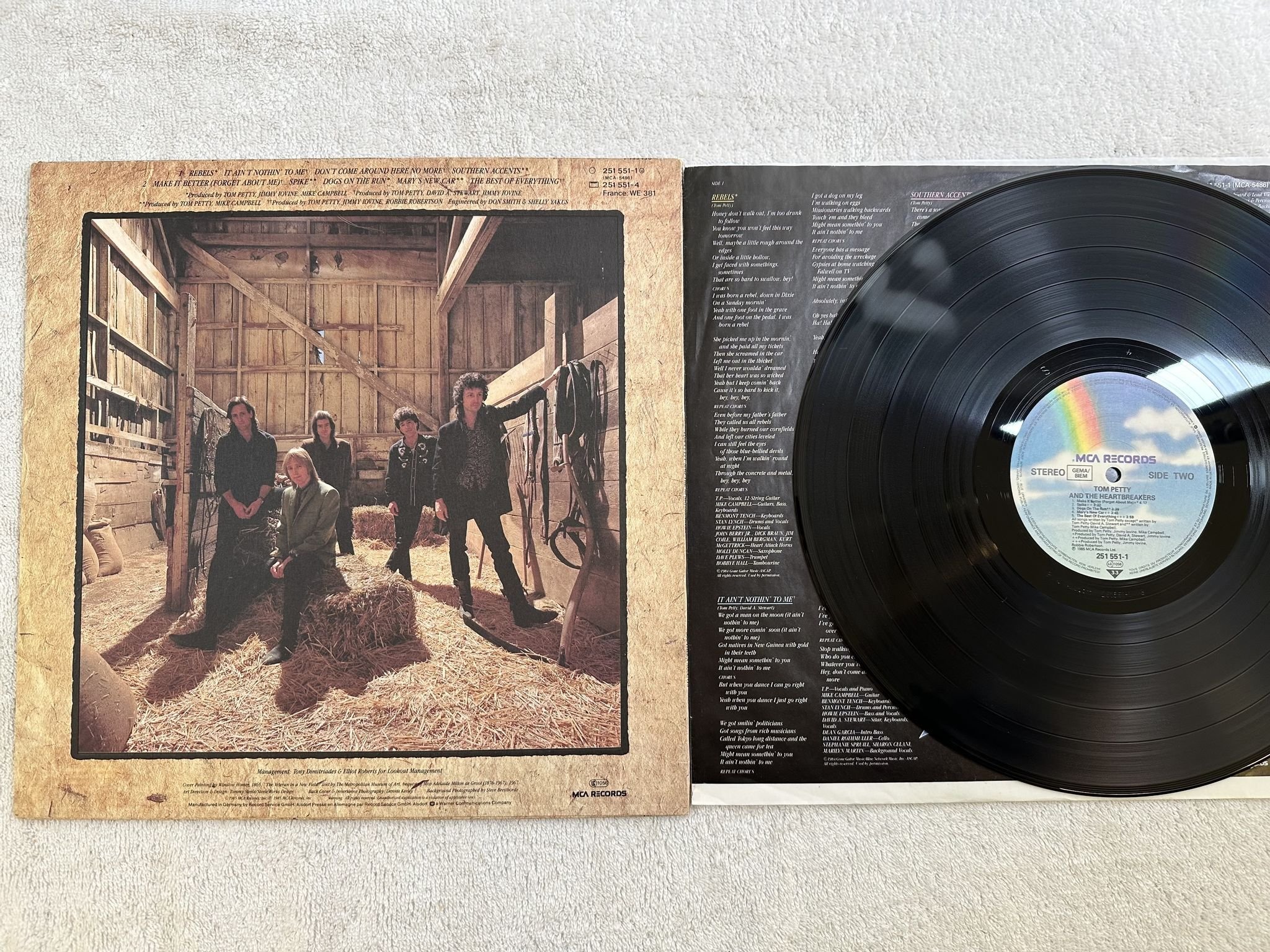 Omslagsbild för skivan TOM PETTY AND THE HEARTBREAKERS southern accents LP -85 Ger MCA 251551-1
