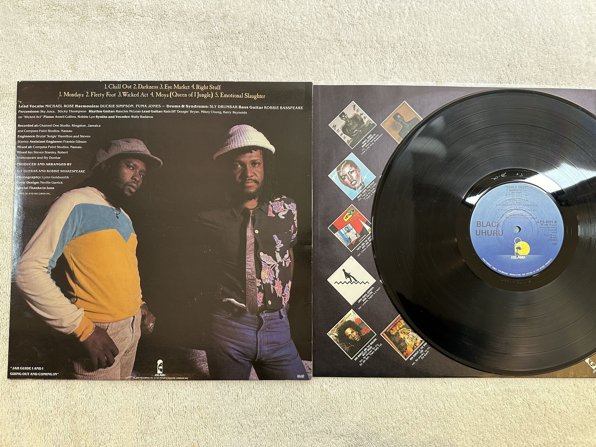Omslagsbild för skivan BLACK UHURU chill out LP -82 ncb ISLAND ILPS 9701