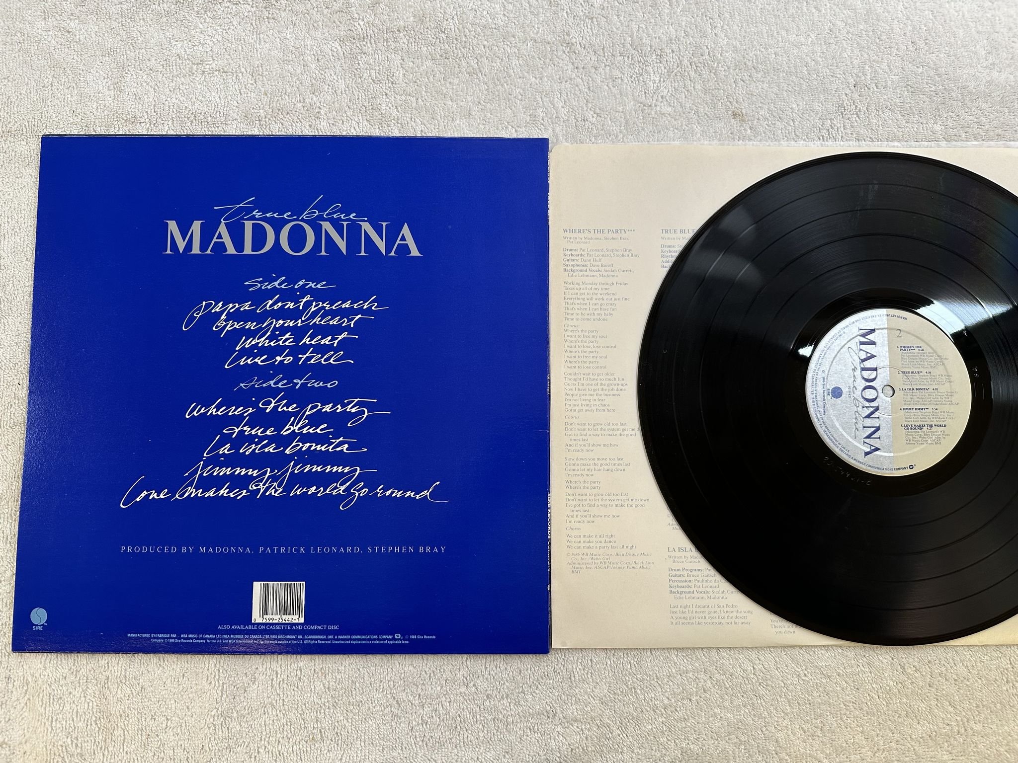 Omslagsbild för skivan MADONNA true blue LP -86 Can SIRE 92 54421 *** POSTER ***
