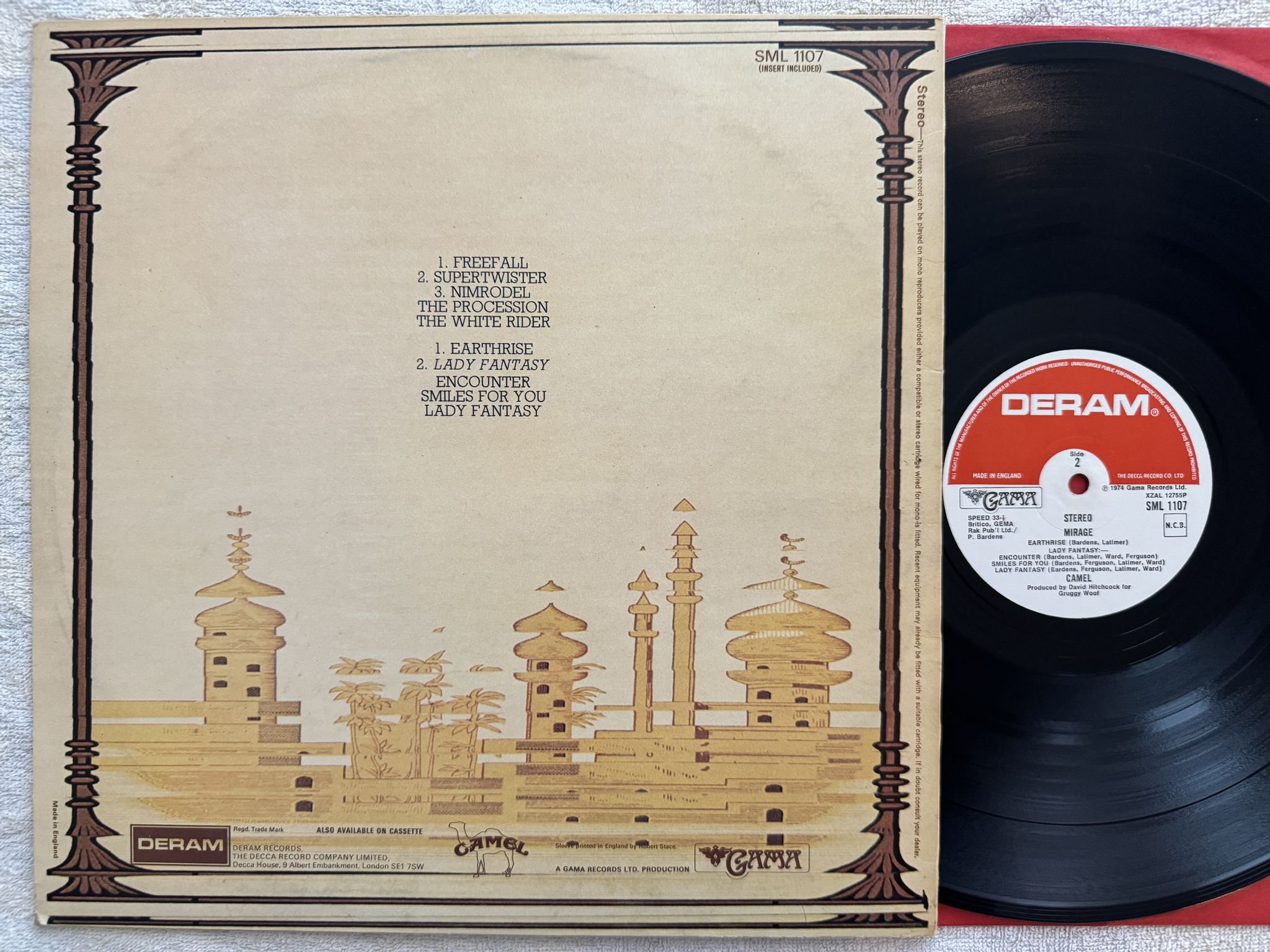 Omslagsbild för skivan CAMEL mirage LP -74 UK DERAM SML 1107