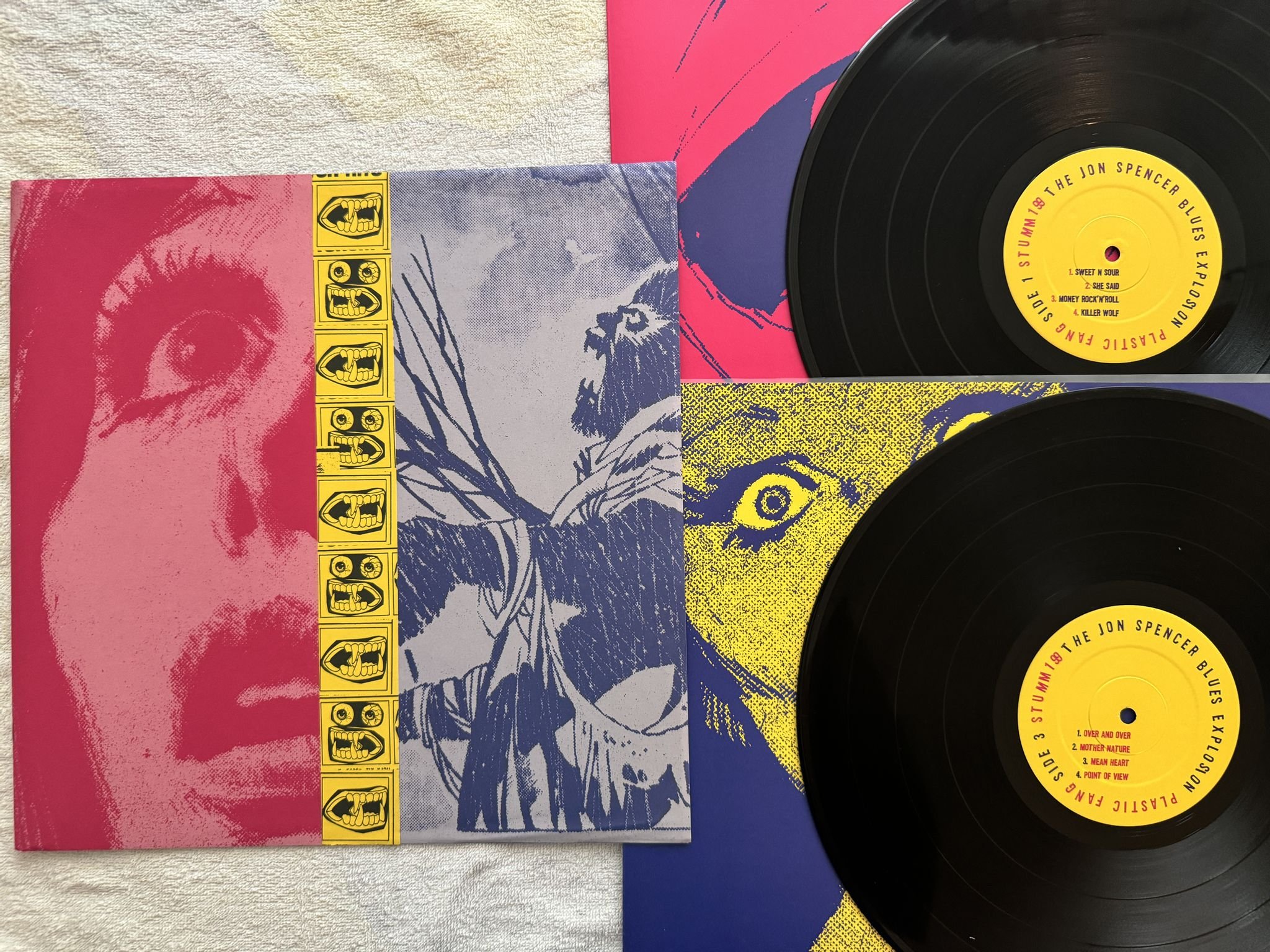 Omslagsbild för skivan THE JON SPENCER BLUES EXPLOSION platic fang LP 2002 MUTE STUMM 199