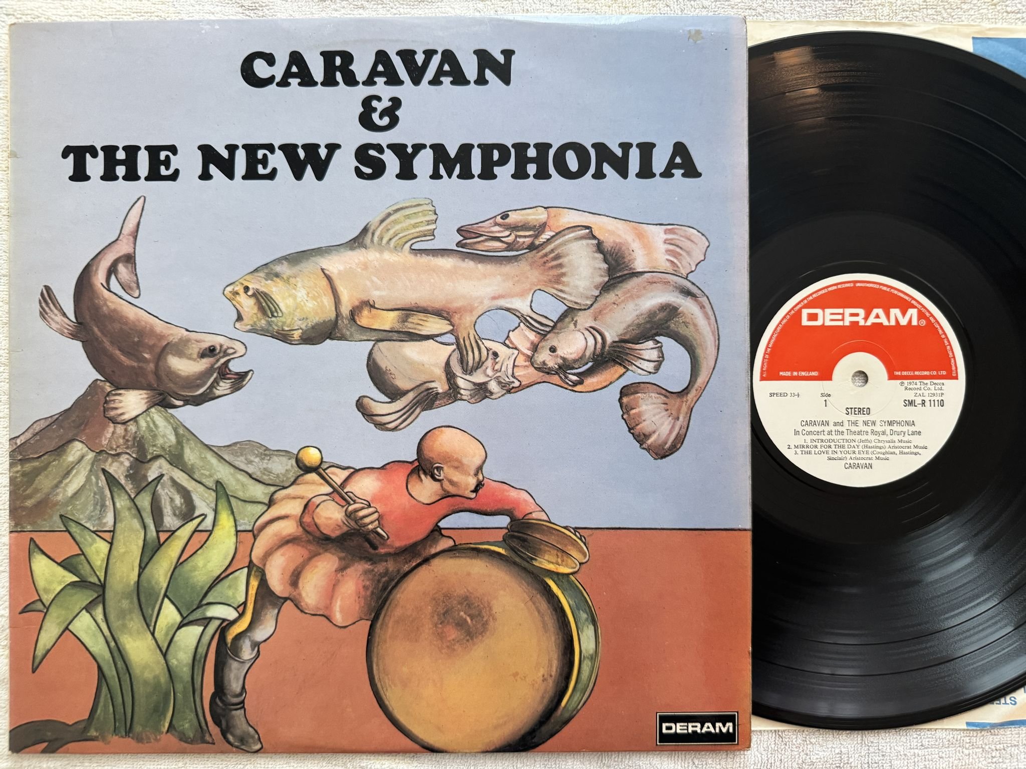 Omslagsbild för skivan CARAVAN & THE NEW SYMPHONIA s/t LP -74 UK DERAM SML- R1110