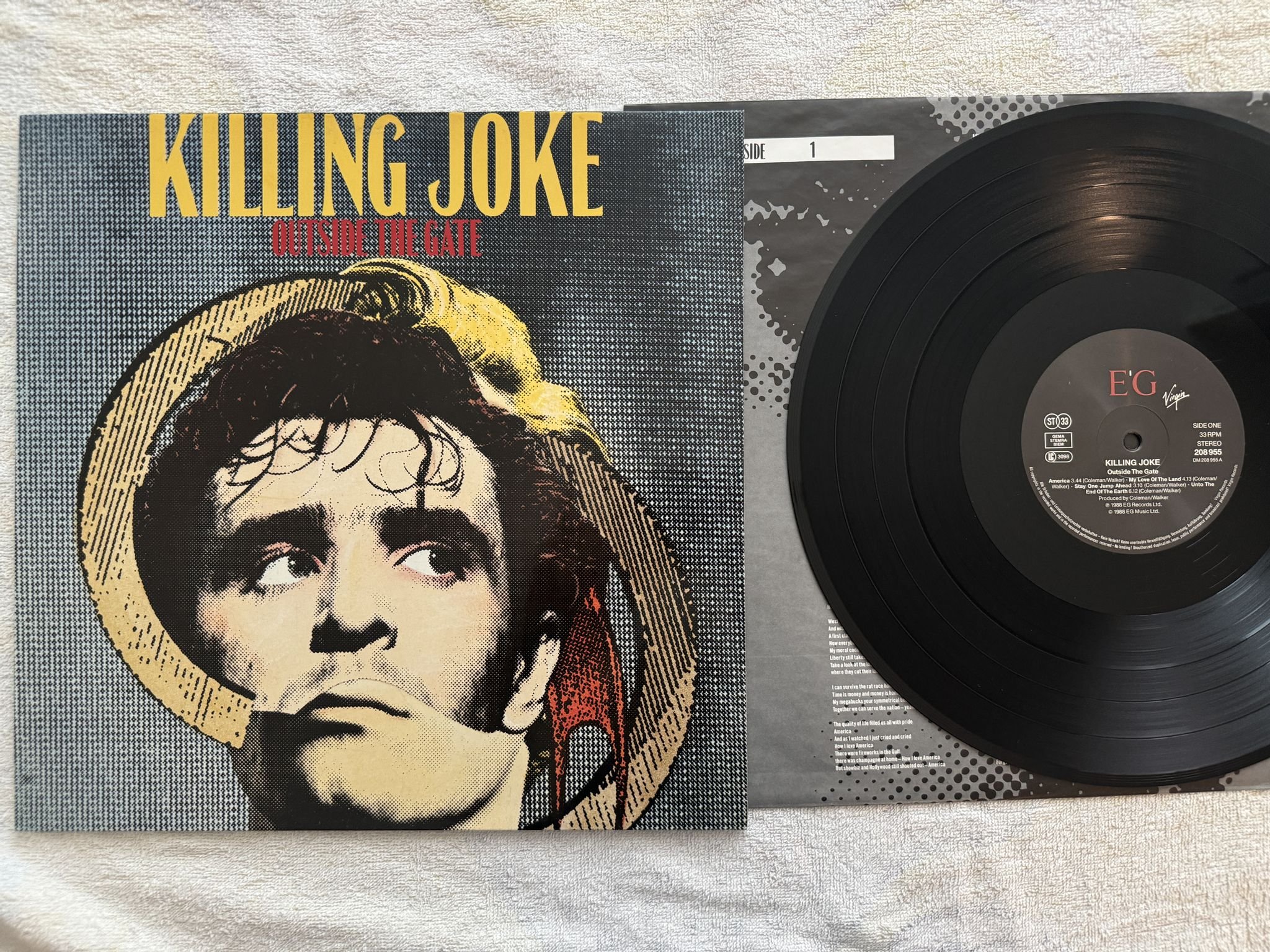 Omslagsbild för skivan KILLING JOKE outside the gate LP -88 Ger EG / VIRGIN 208955