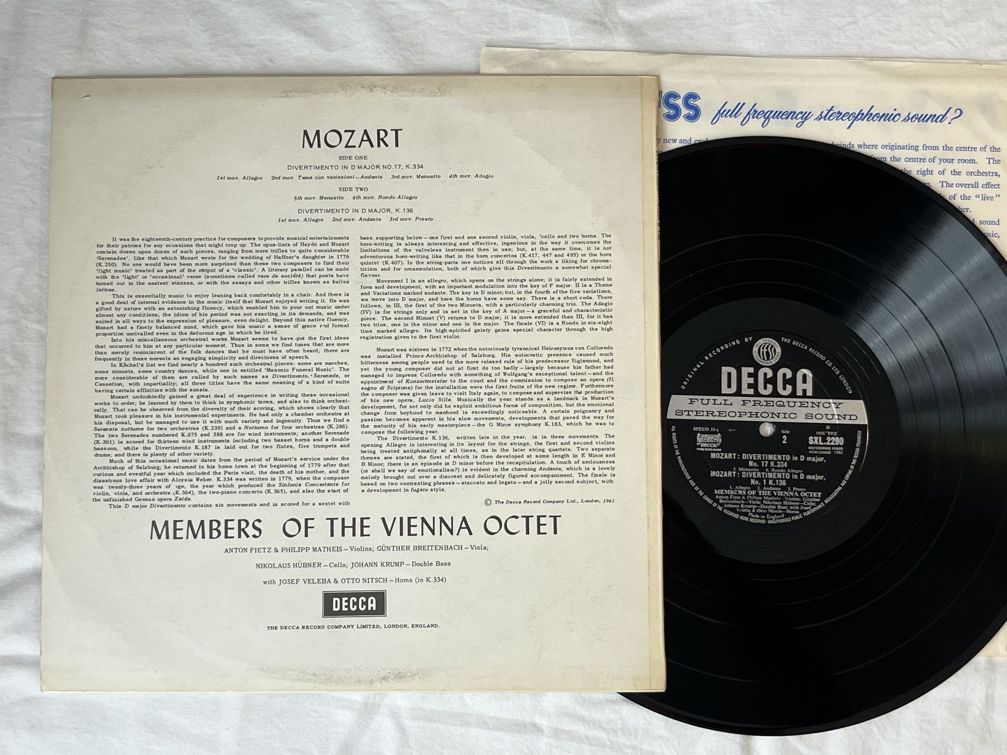 Omslagsbild för skivan MEMBERS OF THE VIENNA OCTET Mozart: divertimento LP -61 UK DECCA SXL 2290