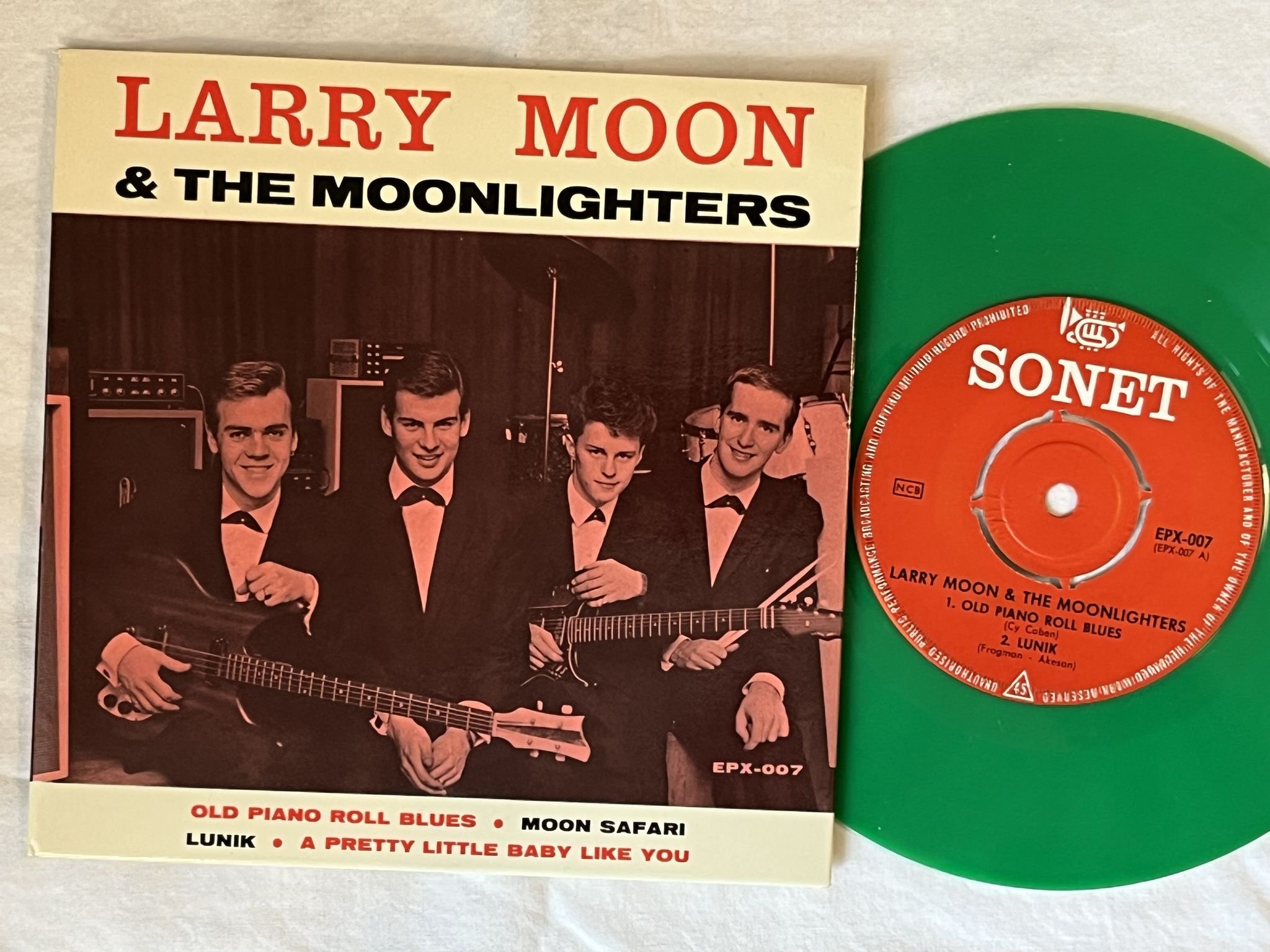Omslagsbild för skivan LARRY MOON & THE MOONLIGHTERS "7"Single - 64 Swe EXP 007 SONET