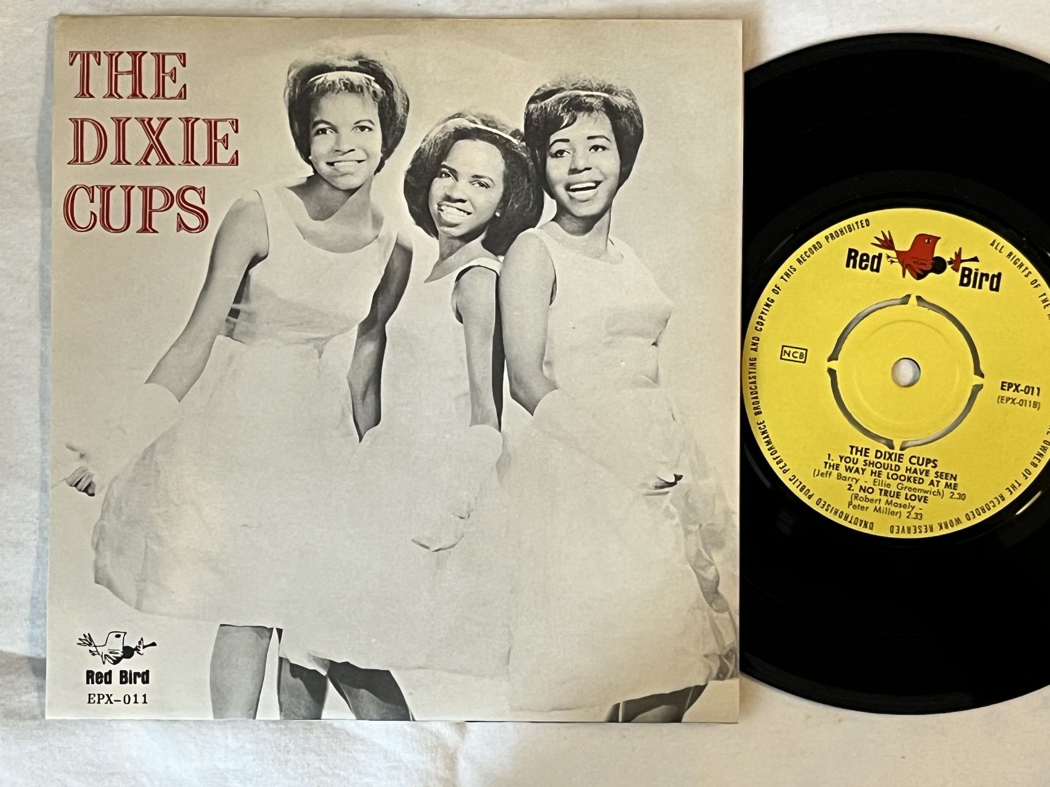 Omslagsbild för skivan THE DIXIE CUPS chapel of love "7"Single - 64 EPX-011 RED BIRD