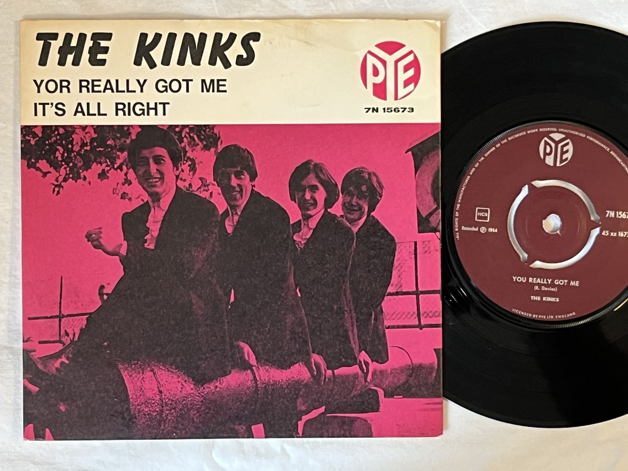 Omslagsbild för skivan THE KINKS you really got me it's all right "7" Single-64 7N 15673 PYE RECORDS