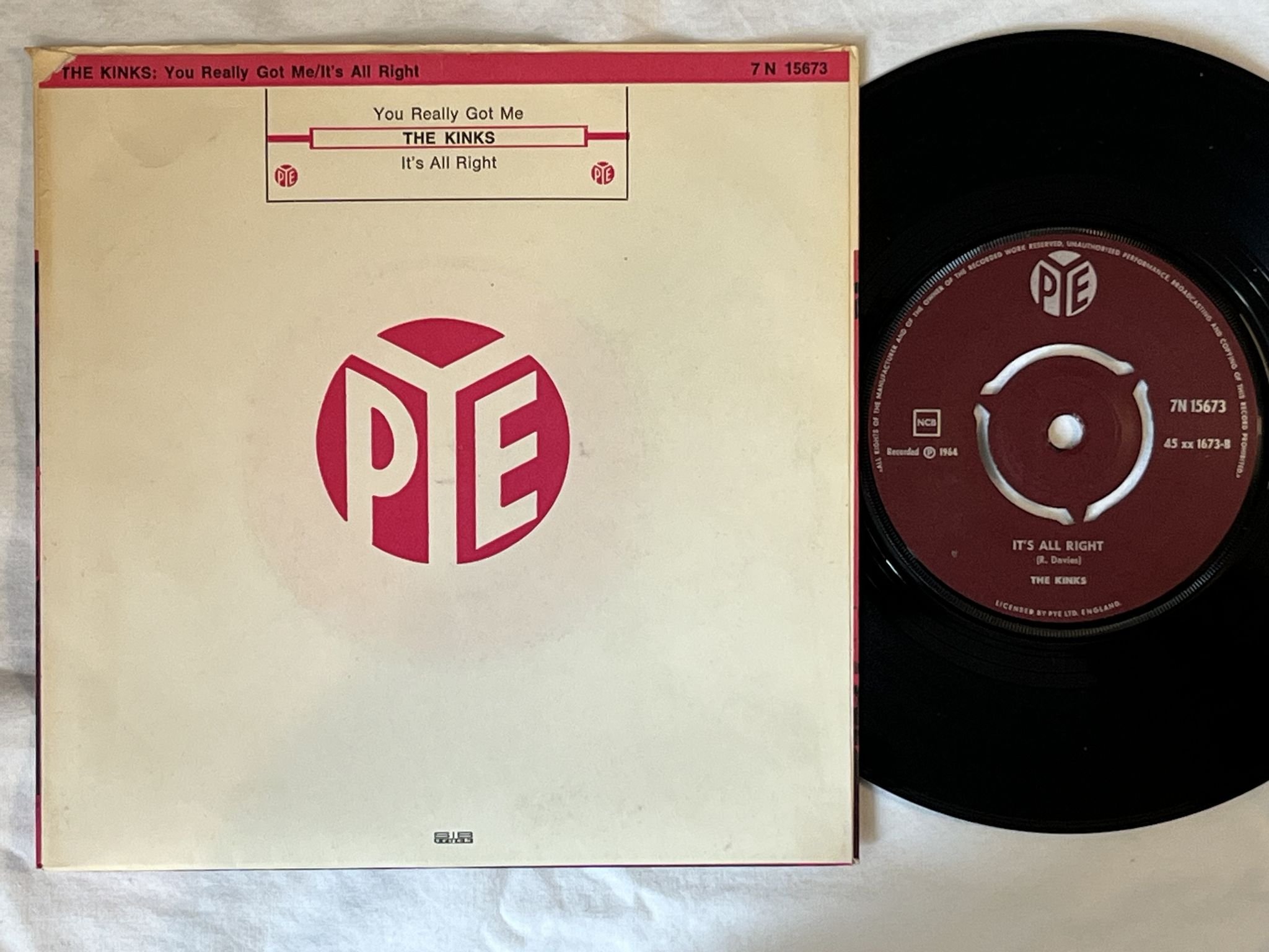 Omslagsbild för skivan THE KINKS you really got me it's all right "7" Single-64 7N 15673 PYE RECORDS