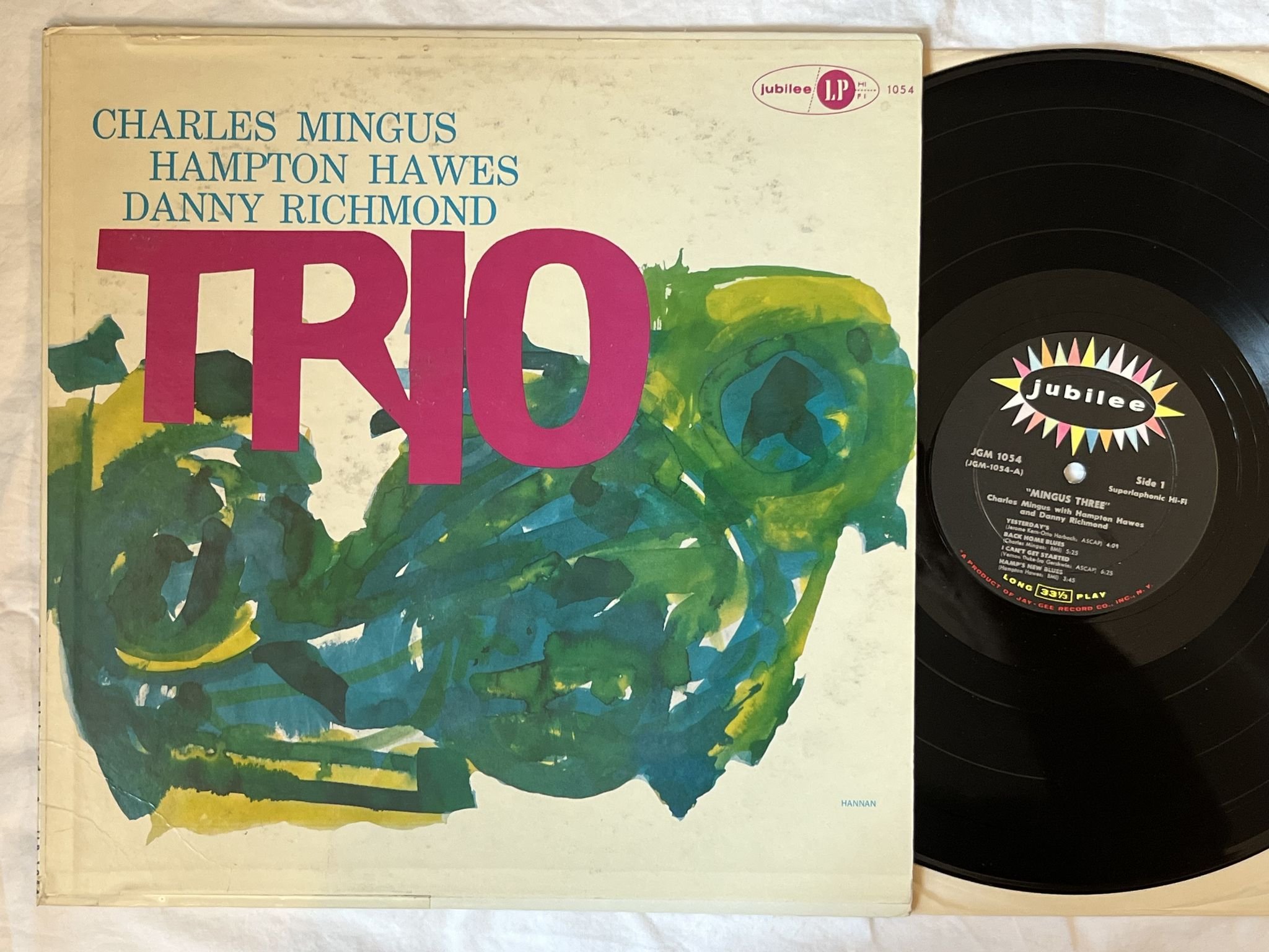 Omslagsbild för skivan CHARLES MINGUS V/A mingus three LP US JGM 1054 Jubilee