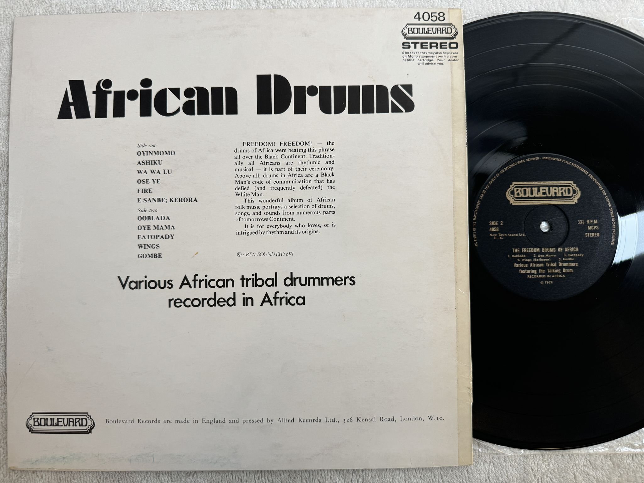 Omslagsbild för skivan VARIOUS The freedom drums if Africa LP -71 UK 4058 BOULEVARD