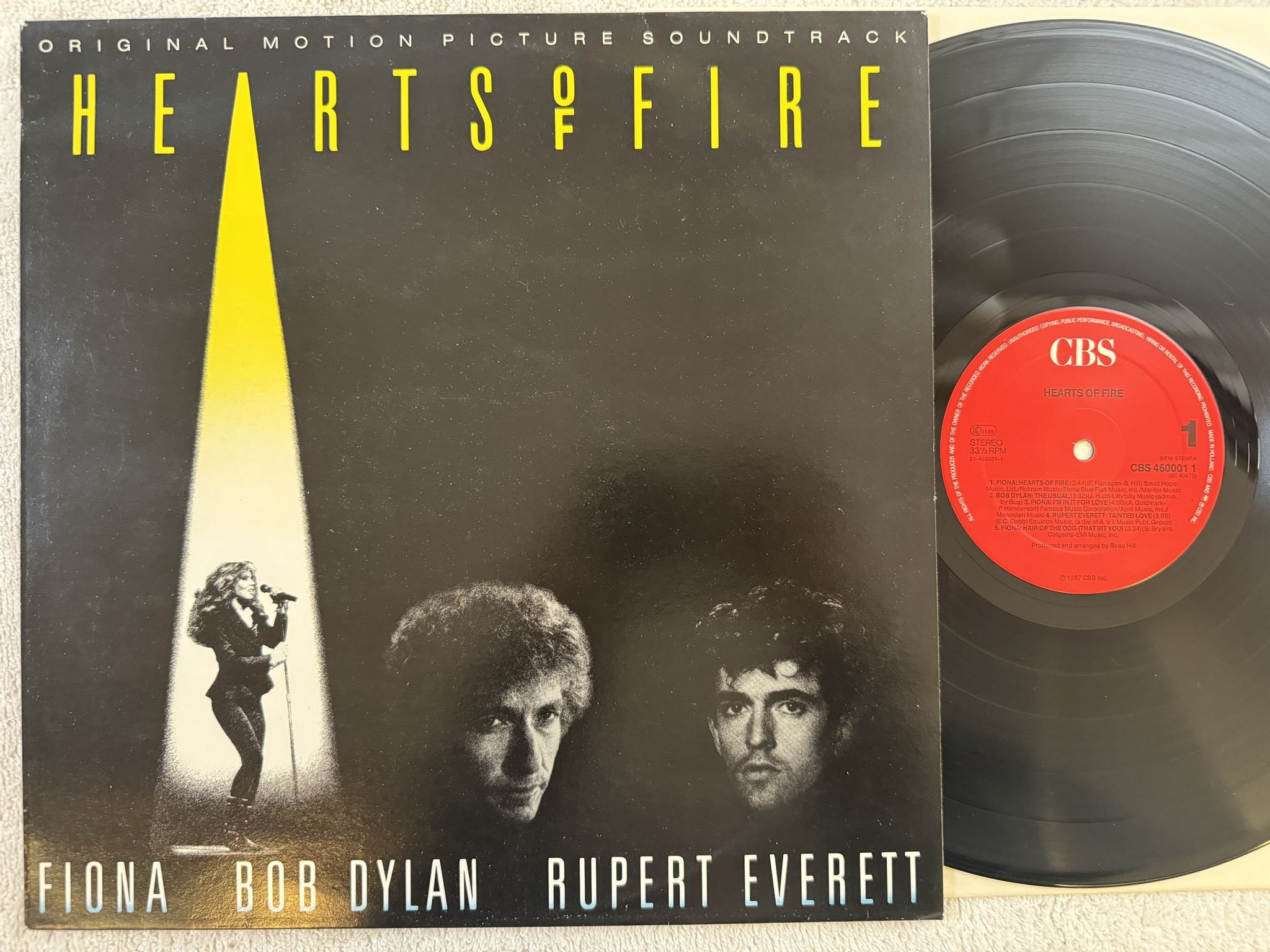 Omslagsbild för skivan FIONA, BOB DYLAN , RUPERT EVERETT hearts of fire LP -87 CBS 460001 1